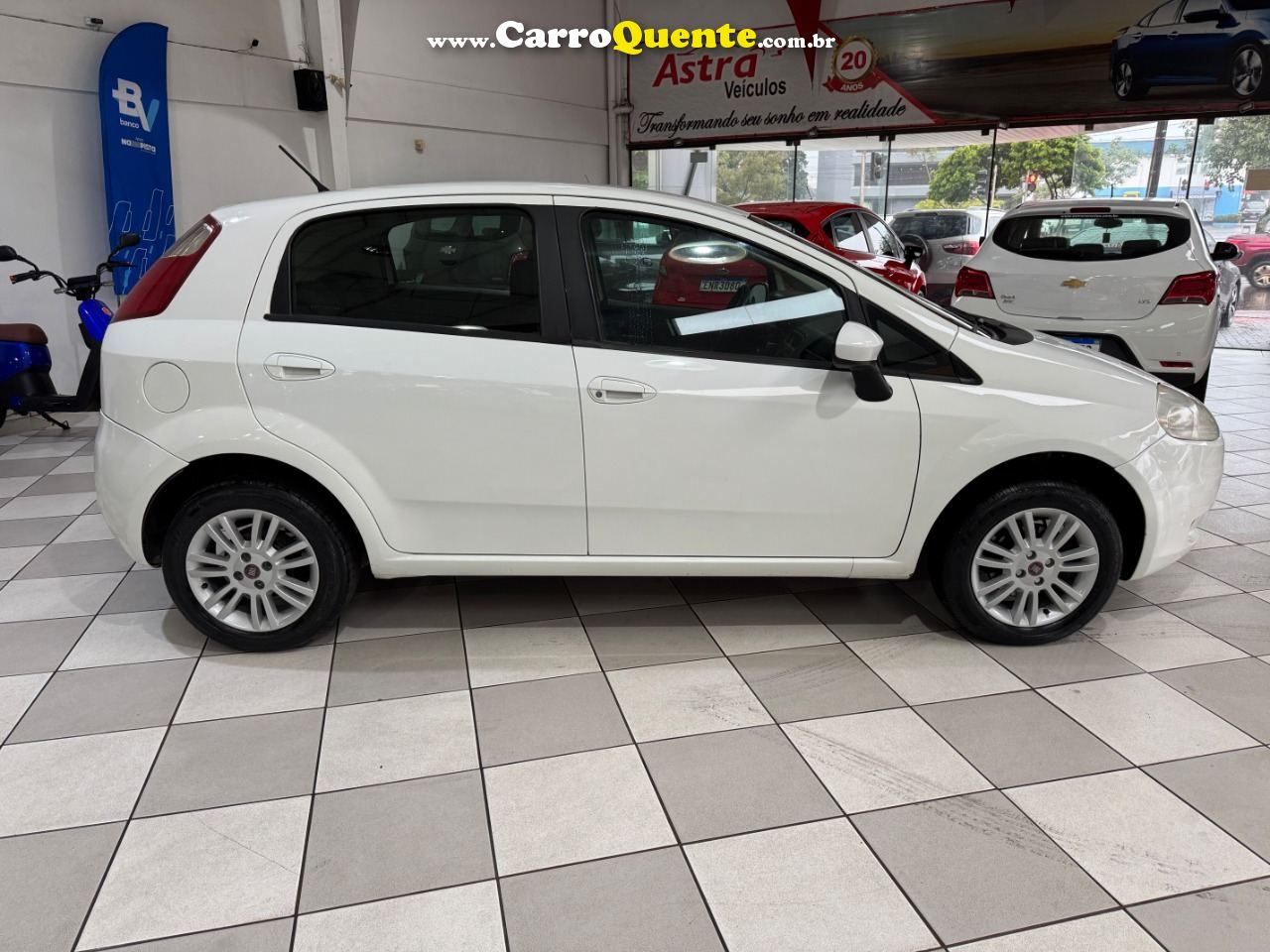 Punto Attractive 1.4 (Flex) 2011/2011 Fiat - Loja