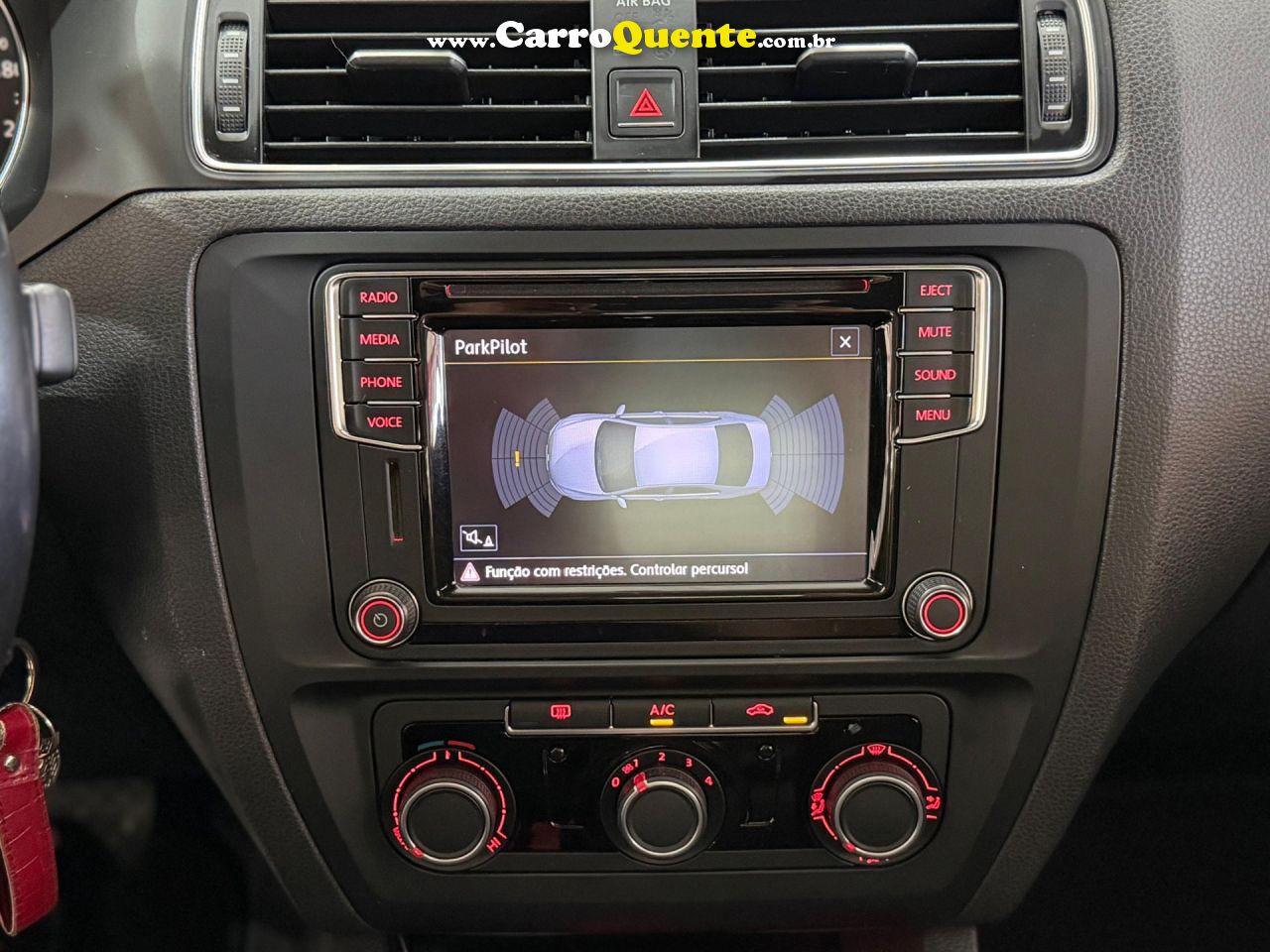 VOLKSWAGEN JETTA 1.4 16V TSI COMFORTLINE 2017 - Loja