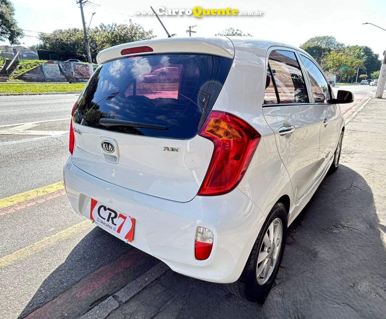 KIA   PICANTO EX 1.11.0 1.0 FLEX MEC.   BRANCO 2013 1.0 FLEX - Loja