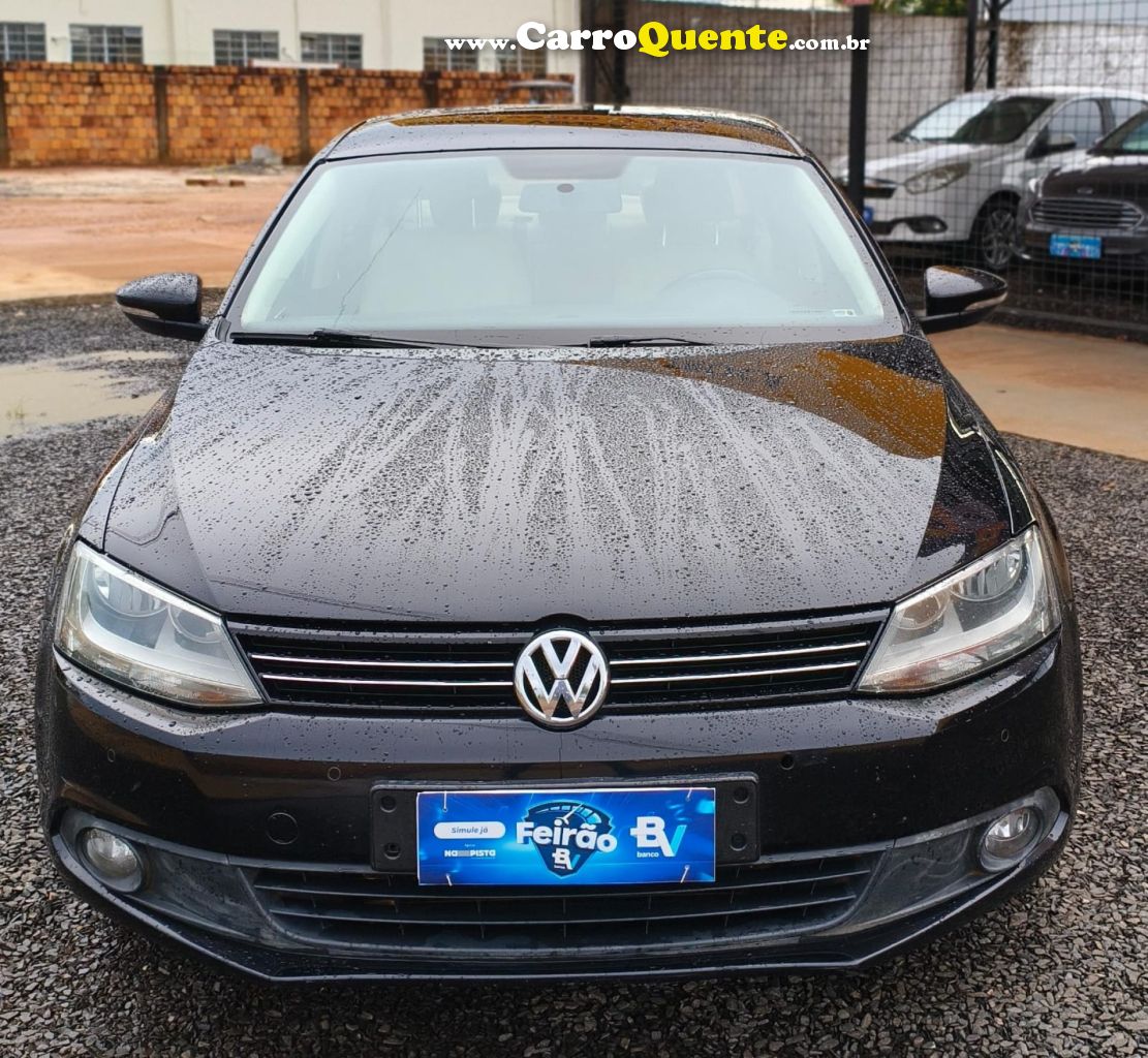 VOLKSWAGEN   JETTA COMFORTLINE 2.0 T.FLEX 8V 4P TIPT.   PRETO 2013 2.0 FLEX - Loja