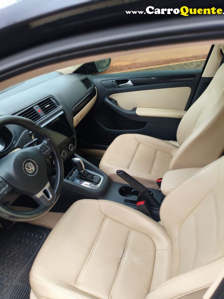 VOLKSWAGEN   JETTA COMFORTLINE 2.0 T.FLEX 8V 4P TIPT.   PRETO 2013 2.0 FLEX - Loja