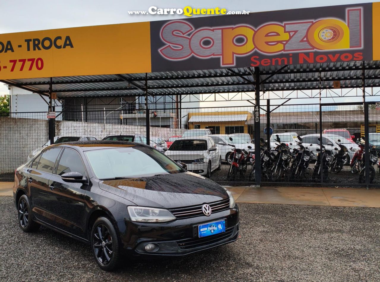VOLKSWAGEN   JETTA COMFORTLINE 2.0 T.FLEX 8V 4P TIPT.   PRETO 2013 2.0 FLEX - Loja