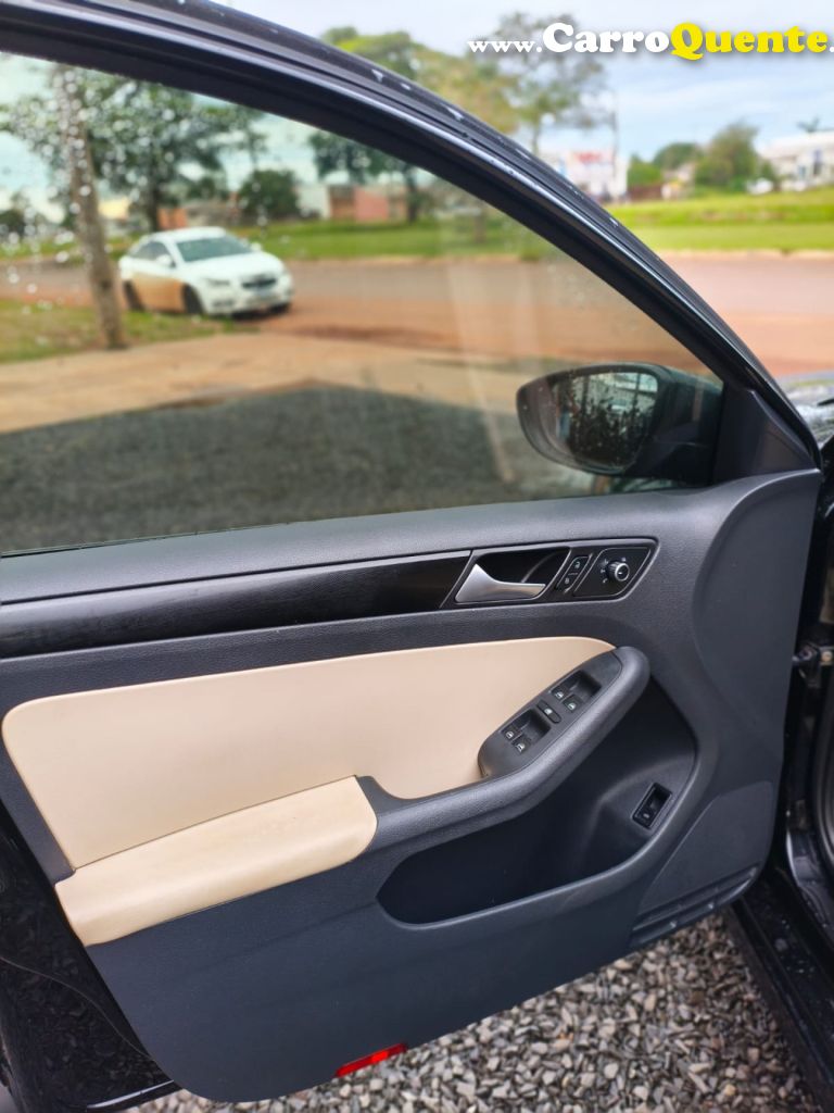 VOLKSWAGEN   JETTA COMFORTLINE 2.0 T.FLEX 8V 4P TIPT.   PRETO 2013 2.0 FLEX - Loja