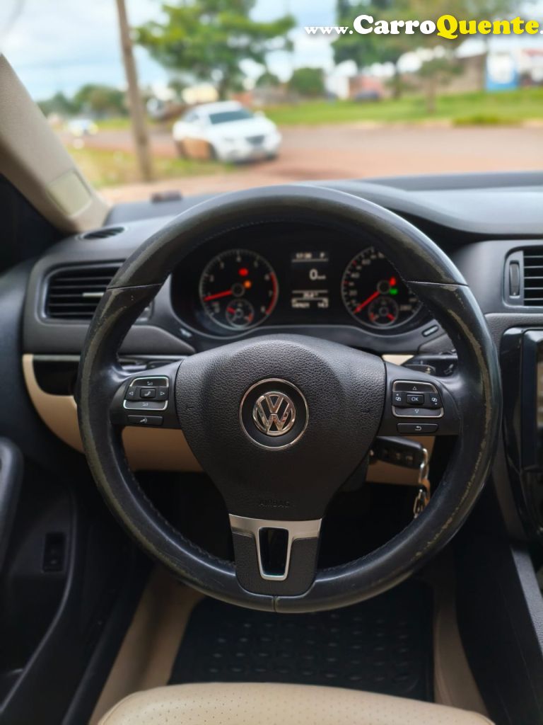 VOLKSWAGEN   JETTA COMFORTLINE 2.0 T.FLEX 8V 4P TIPT.   PRETO 2013 2.0 FLEX - Loja