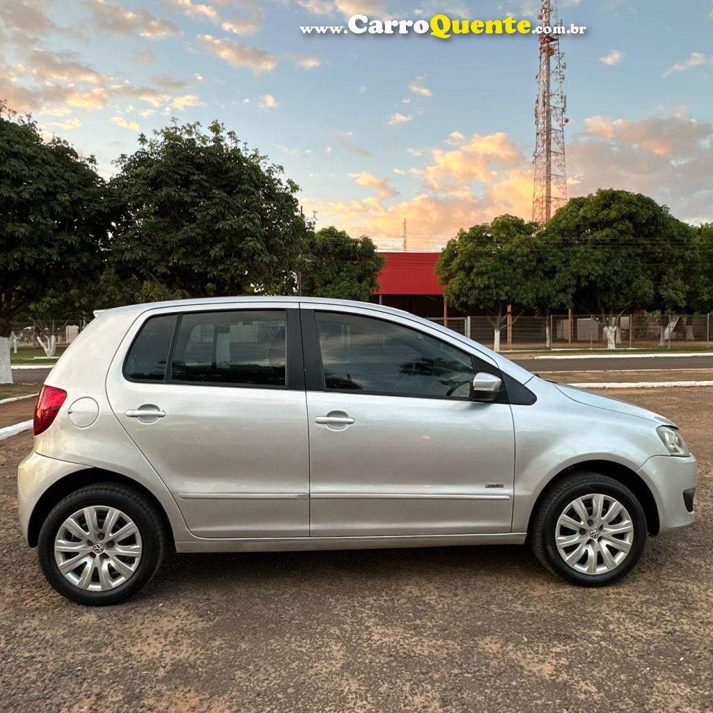 VOLKSWAGEN   FOX 1.0 MI TOTAL FLEX 8V 5P   PRATA 2013 1.0 FLEX - Loja