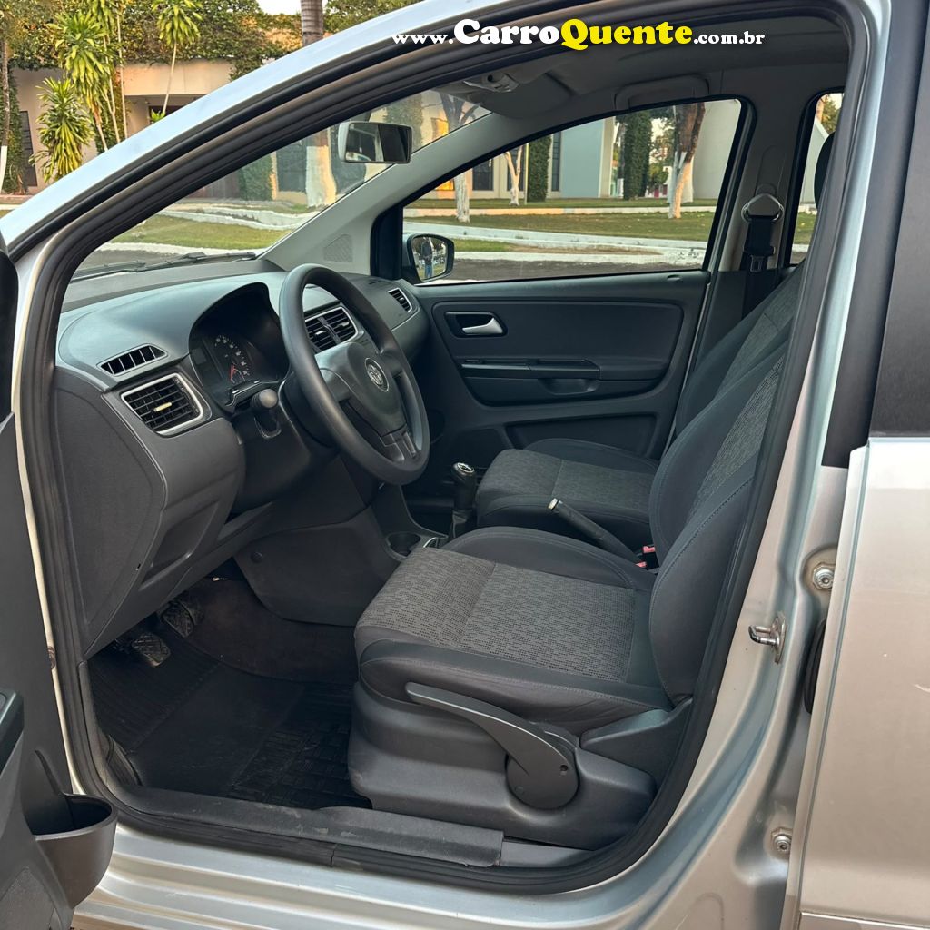 VOLKSWAGEN   FOX 1.0 MI TOTAL FLEX 8V 5P   PRATA 2013 1.0 FLEX - Loja