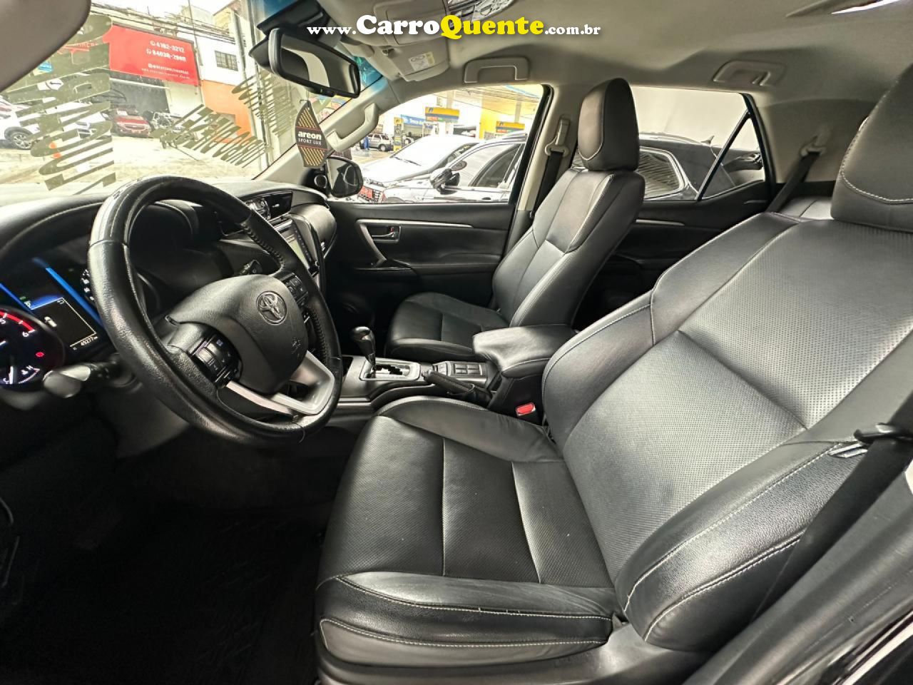 TOYOTA   HILUX SW4 SRX 4X4 2.8 TDI 16V DIES. AUT.   PRETO 2021 2.8 DIESEL - Loja