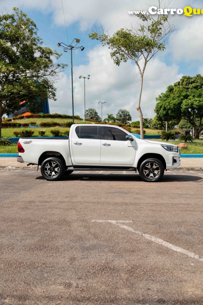 TOYOTA   HILUX CD SRX 4X4 2.8 TDI 16V DIESEL AUT.   BRANCO 2019 2.8 DIESEL - Loja