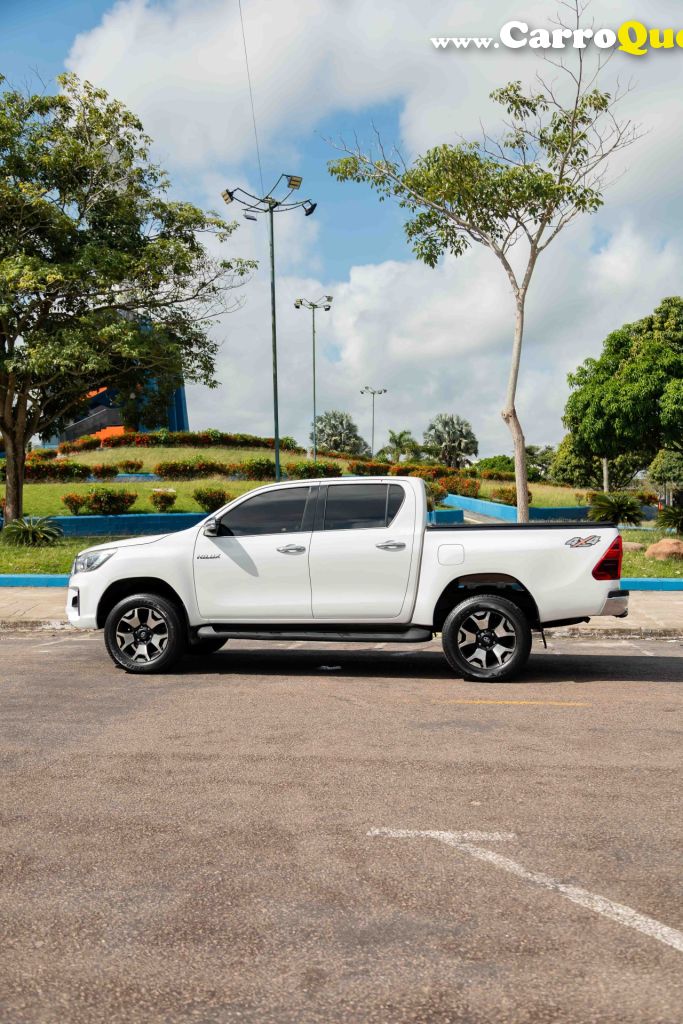 TOYOTA   HILUX CD SRX 4X4 2.8 TDI 16V DIESEL AUT.   BRANCO 2019 2.8 DIESEL - Loja