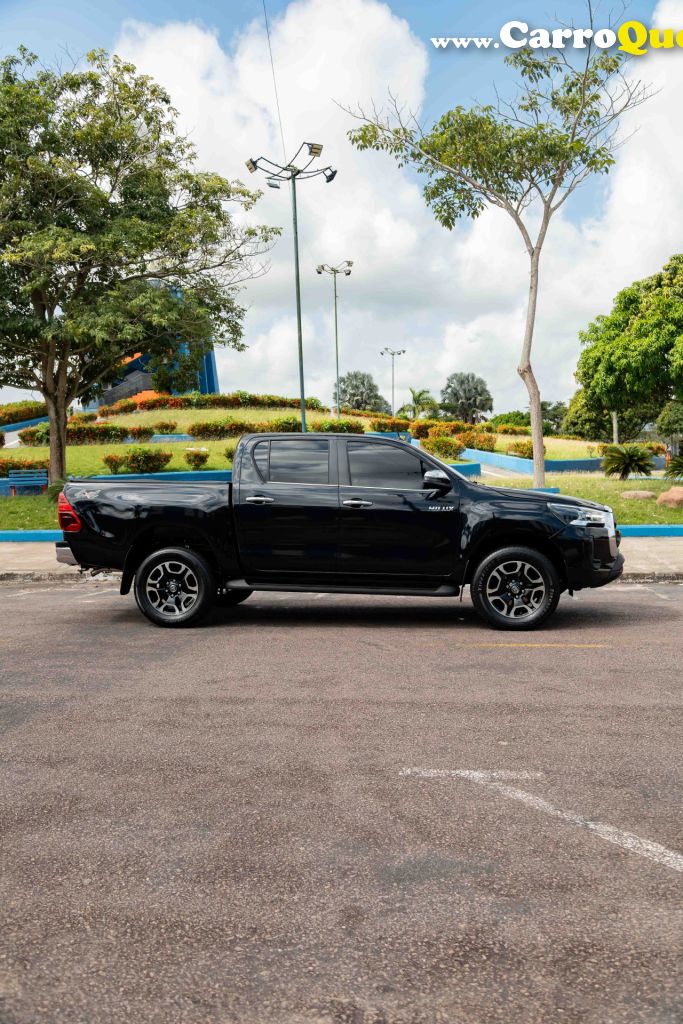 TOYOTA   HILUX CD SRX 4X4 2.8 TDI 16V DIESEL AUT.   PRETO 2021 2.8 DIESEL - Loja