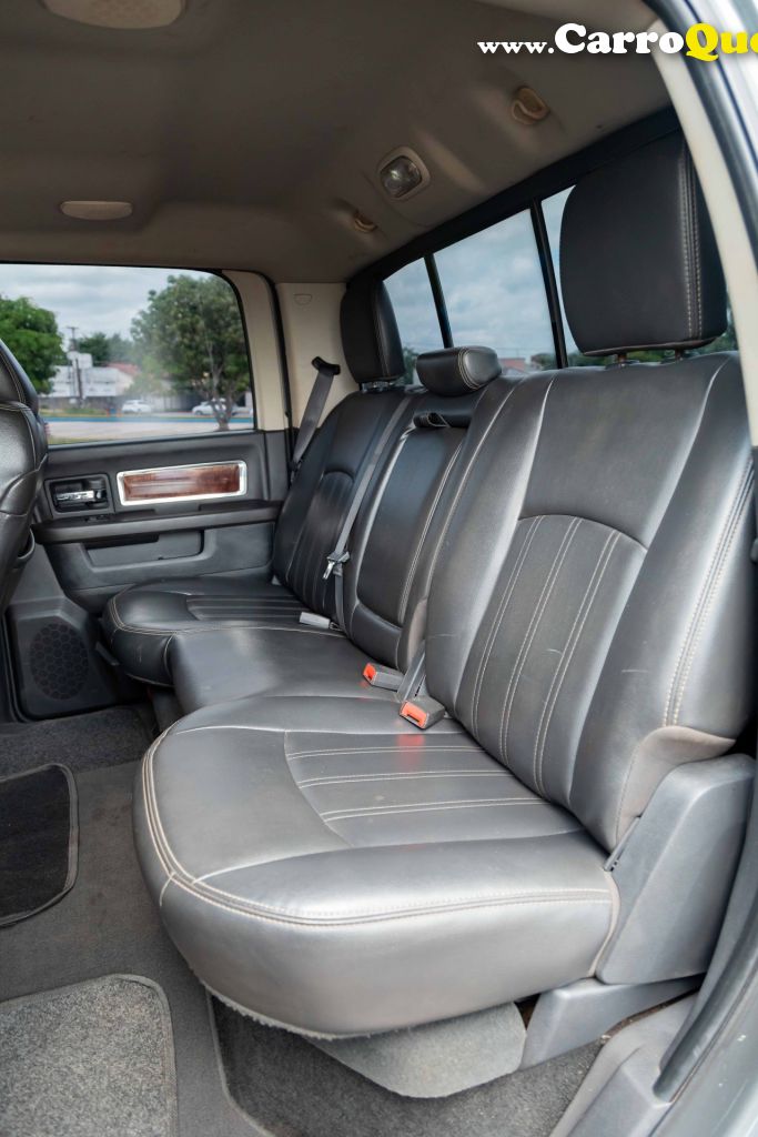 RAM   2500 LARAMIE  6.7 TDI  CD 4X4 DIESEL   CINZA 2012 6.7 DIESEL - Loja