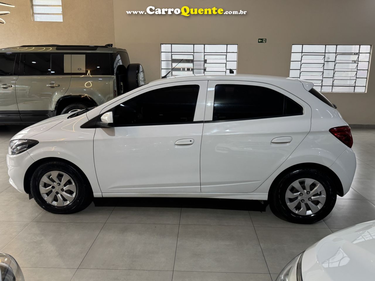 CHEVROLET   ONIX HATCH LT 1.0 8V FLEXPOWER 5P MEC.   BRANCO 2019 1.0 FLEX - Loja