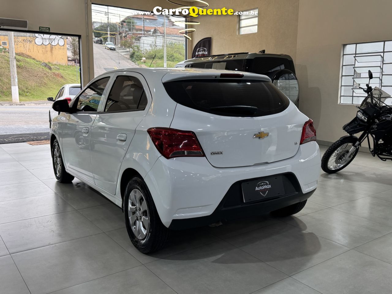 CHEVROLET   ONIX HATCH LT 1.0 8V FLEXPOWER 5P MEC.   BRANCO 2019 1.0 FLEX - Loja