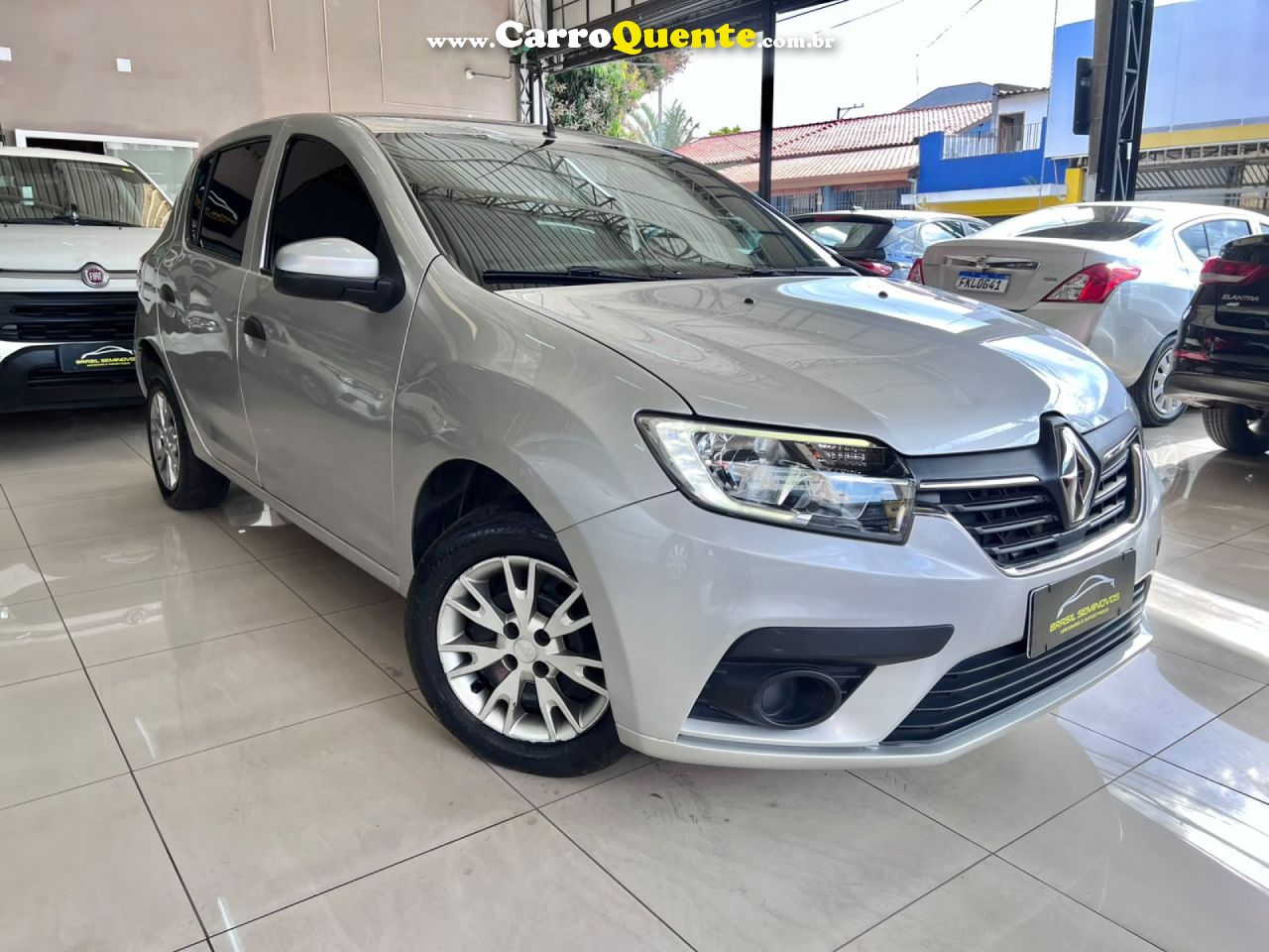RENAULT   SANDERO LIFE 1.0 MT   PRATA 2021 1.0 FLEX - Loja