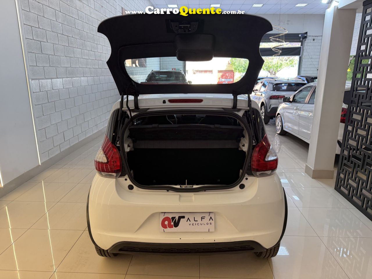 FIAT   MOBI LIKE 1.0 FIRE FLEX 5P.   BRANCO 2024 1.0 FLEX - Loja