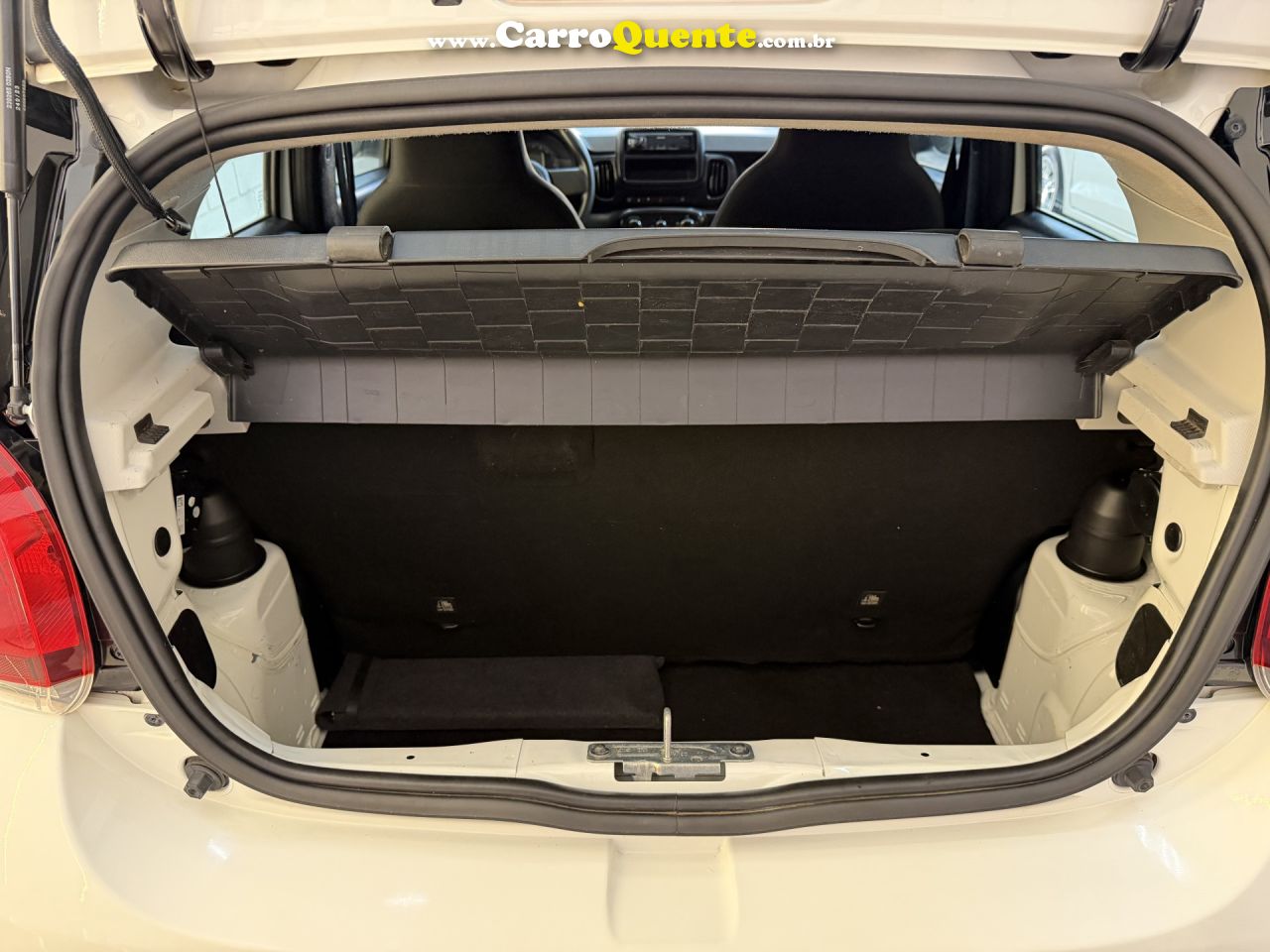 FIAT   MOBI LIKE 1.0 FIRE FLEX 5P.   BRANCO 2024 1.0 FLEX - Loja