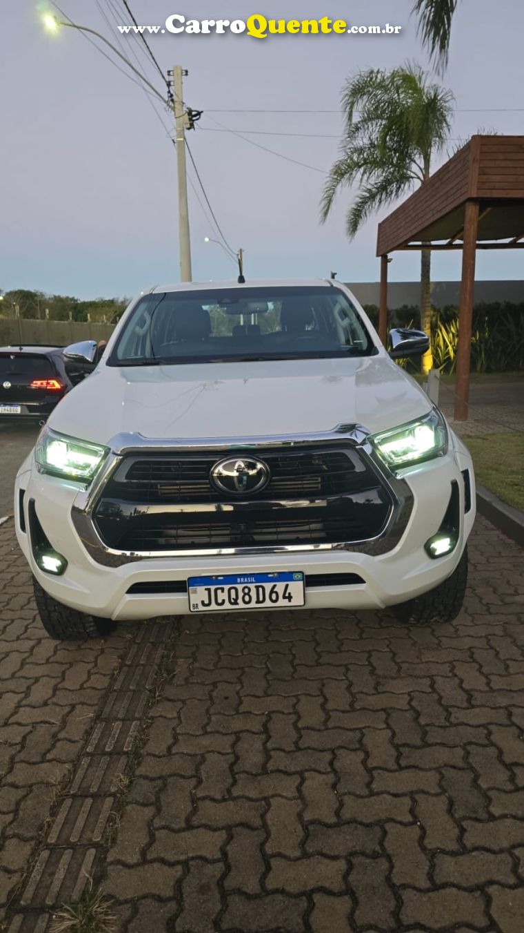 Toyota HILUX 2.8 D-4D TURBO DIESEL CD SRX PLUS 4X4 AUTOMÁTICO - Loja