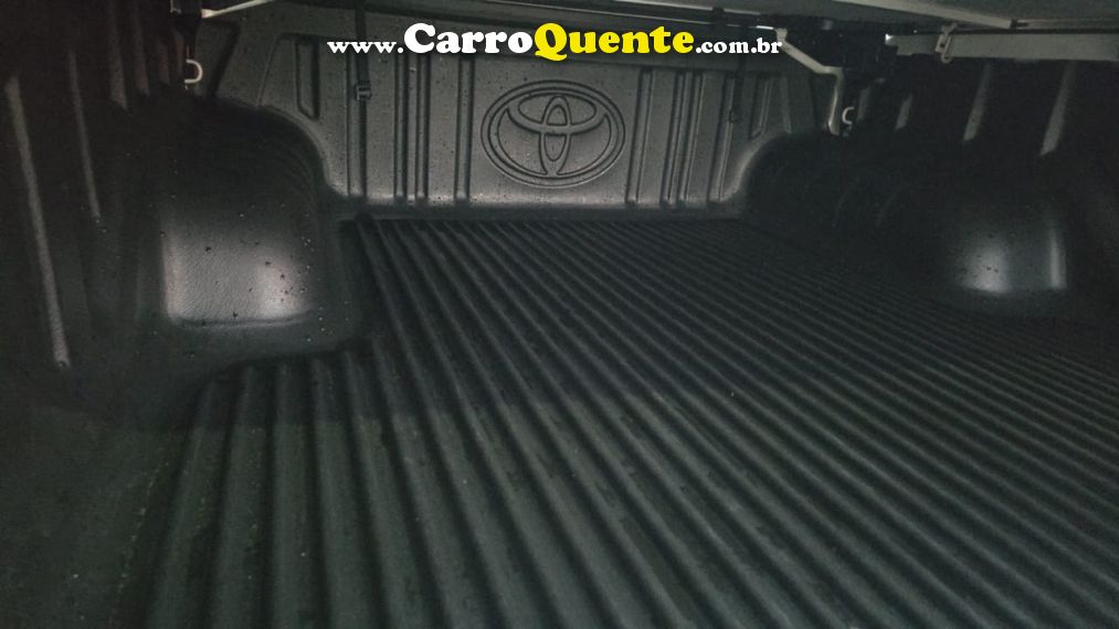 Toyota HILUX 2.8 D-4D TURBO DIESEL CD SRX PLUS 4X4 AUTOMÁTICO - Loja