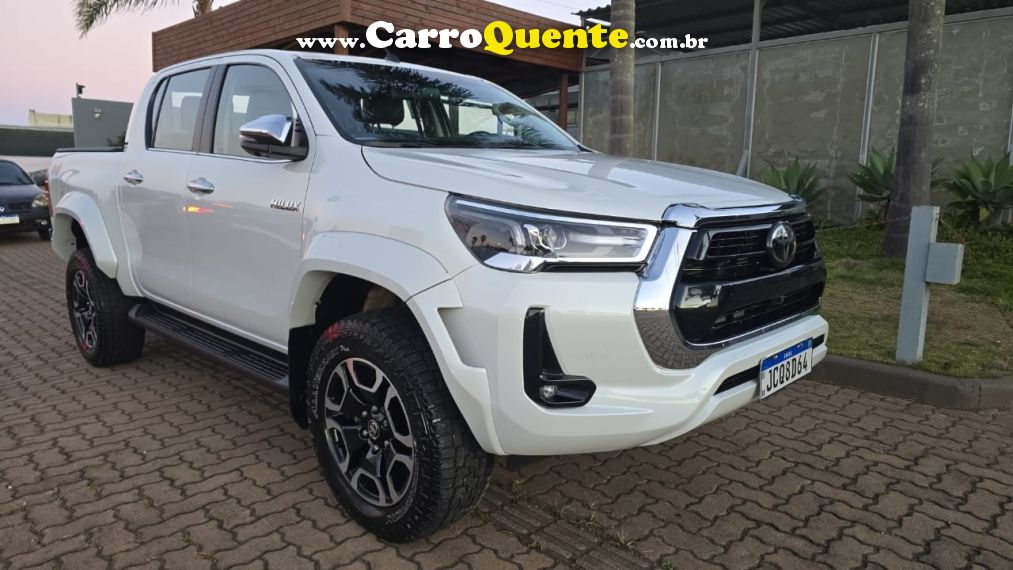 Toyota HILUX 2.8 D-4D TURBO DIESEL CD SRX PLUS 4X4 AUTOMÁTICO - Loja