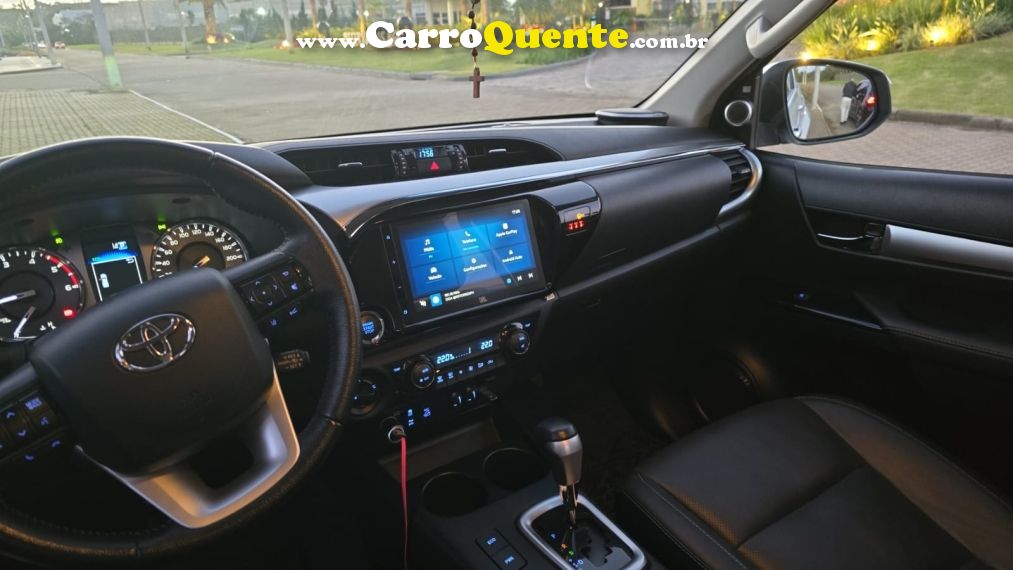 Toyota HILUX 2.8 D-4D TURBO DIESEL CD SRX PLUS 4X4 AUTOMÁTICO - Loja
