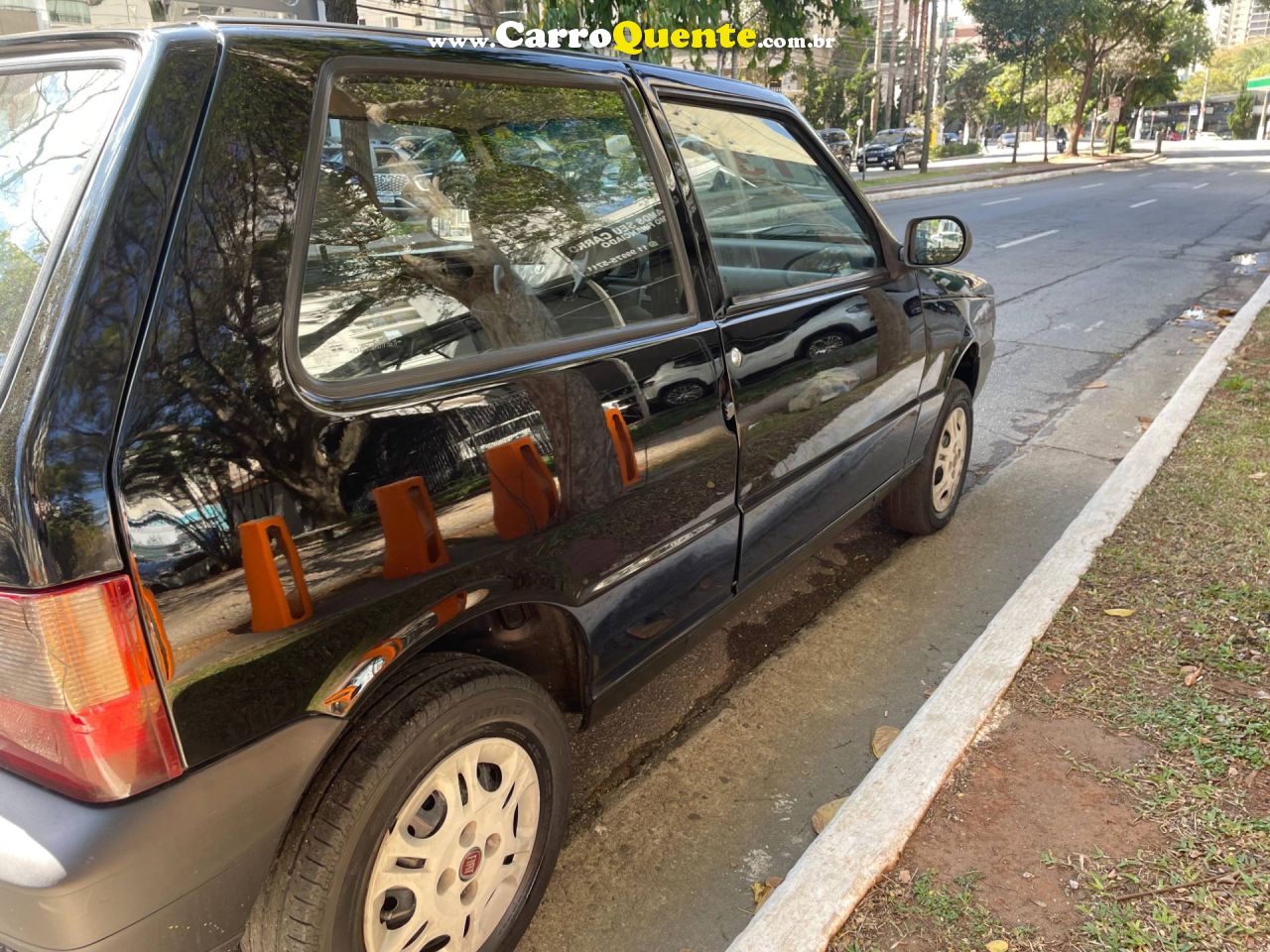 FIAT UNO 1.0 MPI MILLE FIRE ECONOMY 8V 2013 - Loja