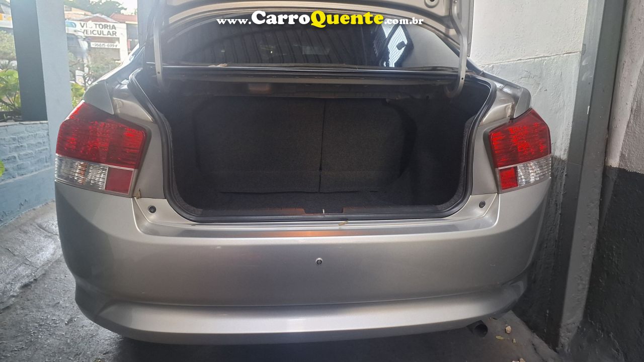 HONDA   CITY SEDAN DX 1.5 FLEX 16V MEC.   PRATA 2012 1.5 FLEX - Loja