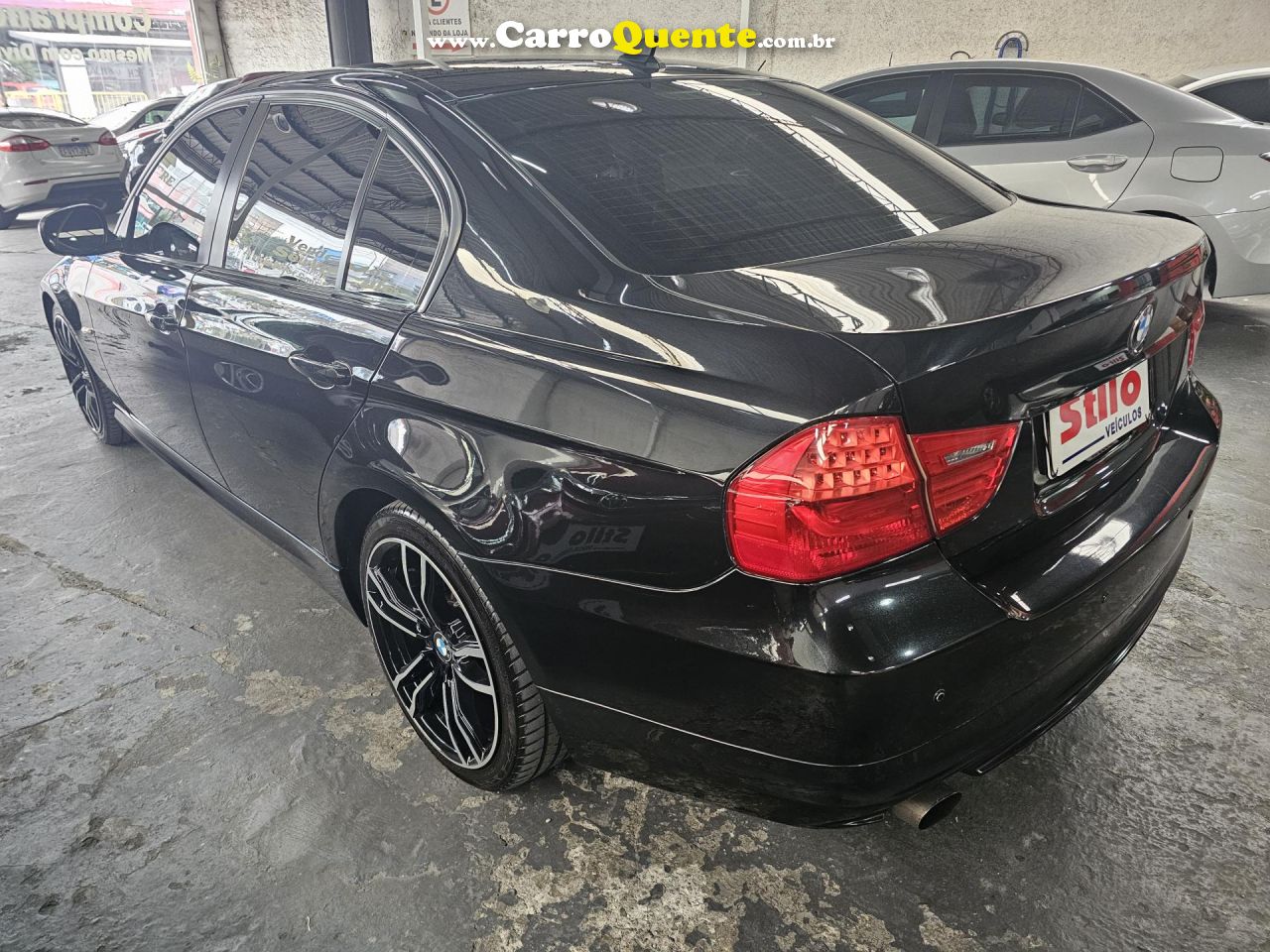 BMW   320IA   PRETO 2011 2.0 GASOLINA - Loja
