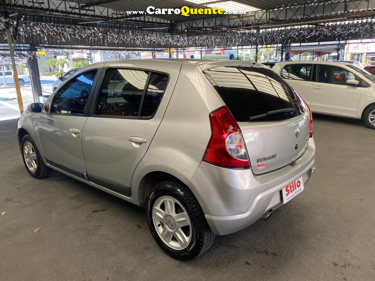 RENAULT   SANDERO PRIVILèGE HI-FLEX 1.6 16V 5P   PRATA 2009 1.6 FLEX - Loja