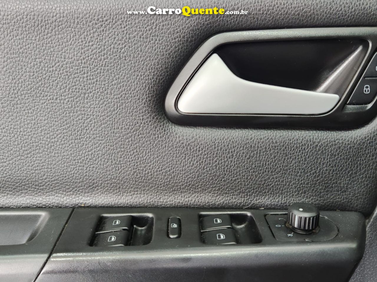 VOLKSWAGEN   FOX ROCK IN RIO 1.6 MI TOTAL FLEX 8V 5P   PRETO 2016 1.6 FLEX - Loja