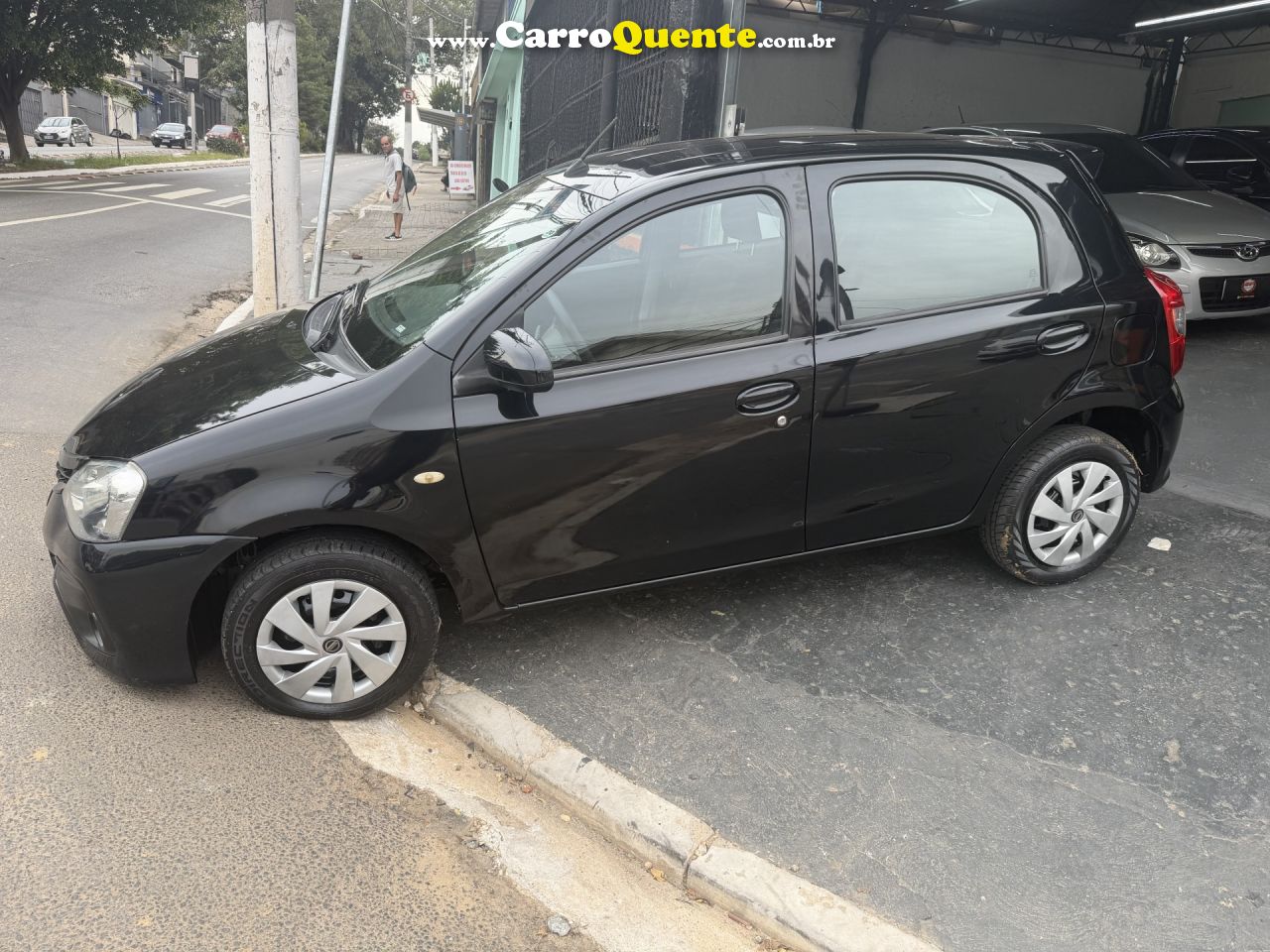 TOYOTA   ETIOS X 1.3 FLEX 16V 5P MEC.   PRETO 2018 1.3 FLEX - Loja
