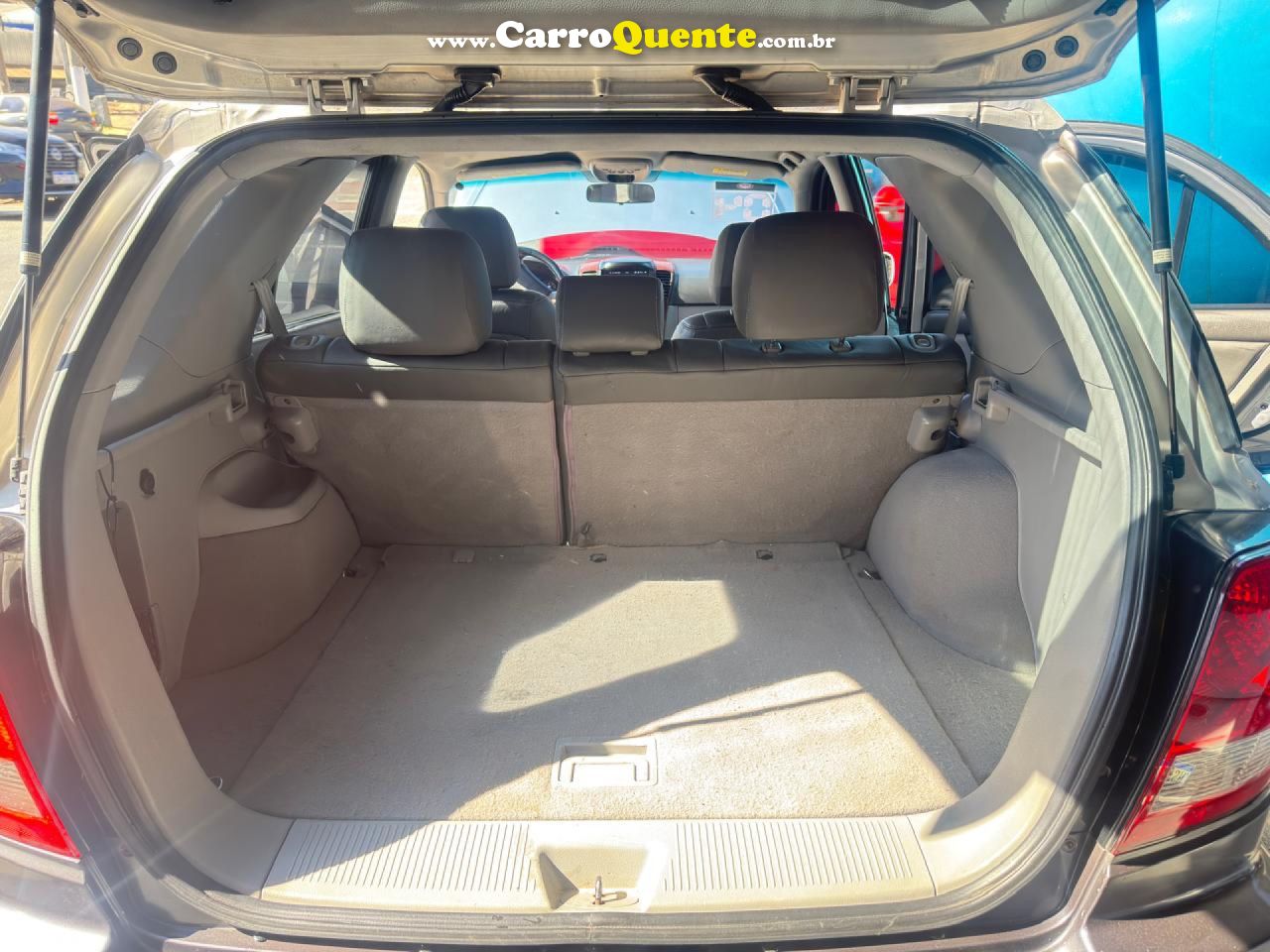 KIA   SORENTO EX 3.5 V6 24V 197CV 4X4 AUT.   PRATA 2004 3.5 GASOLINA - Loja