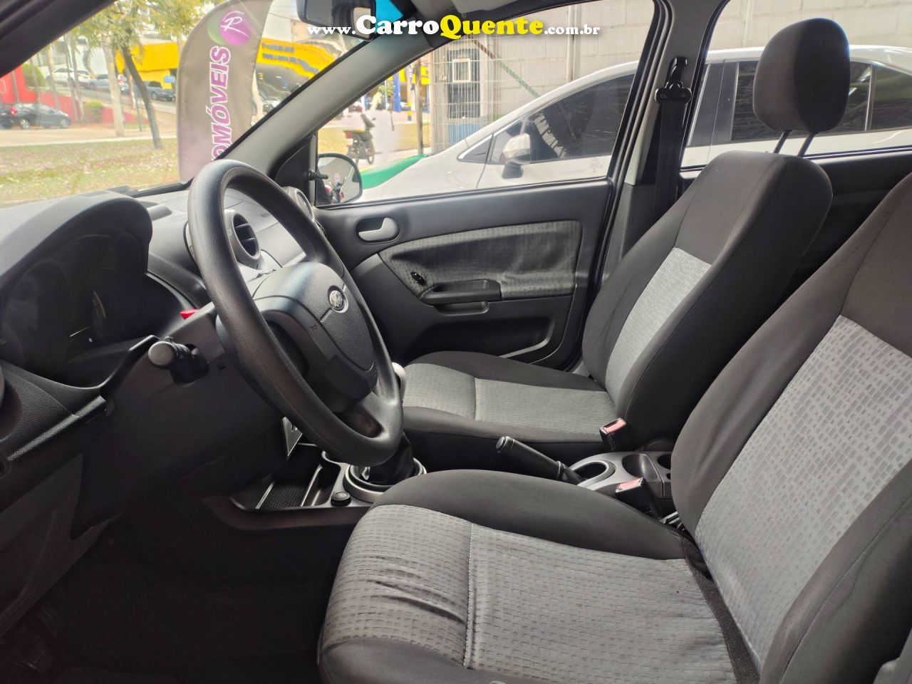 FORD FIESTA 1.6 ROCAM SE SEDAN 8V 2014 - Loja
