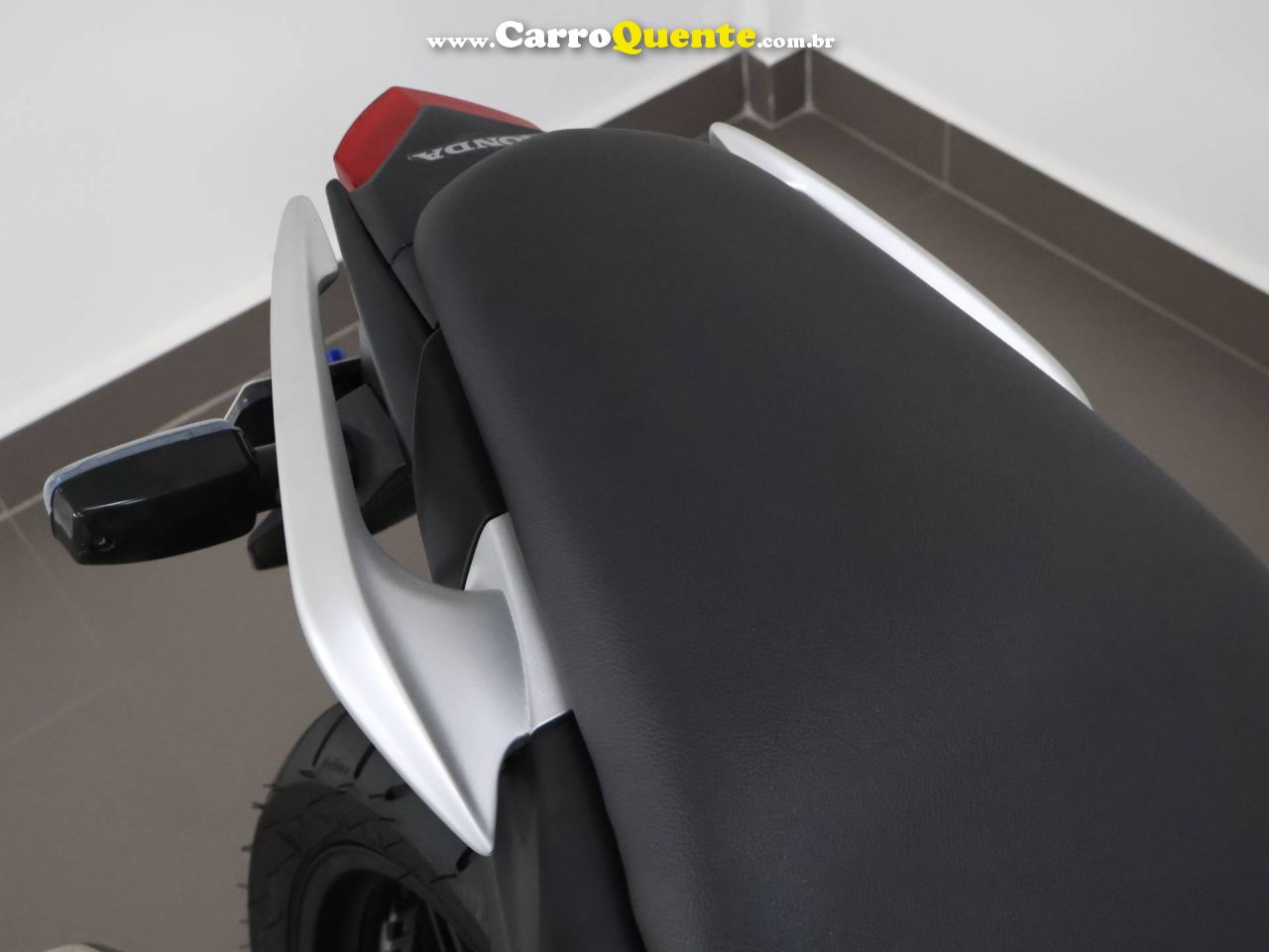 HONDA CB 300R 2011 - Loja