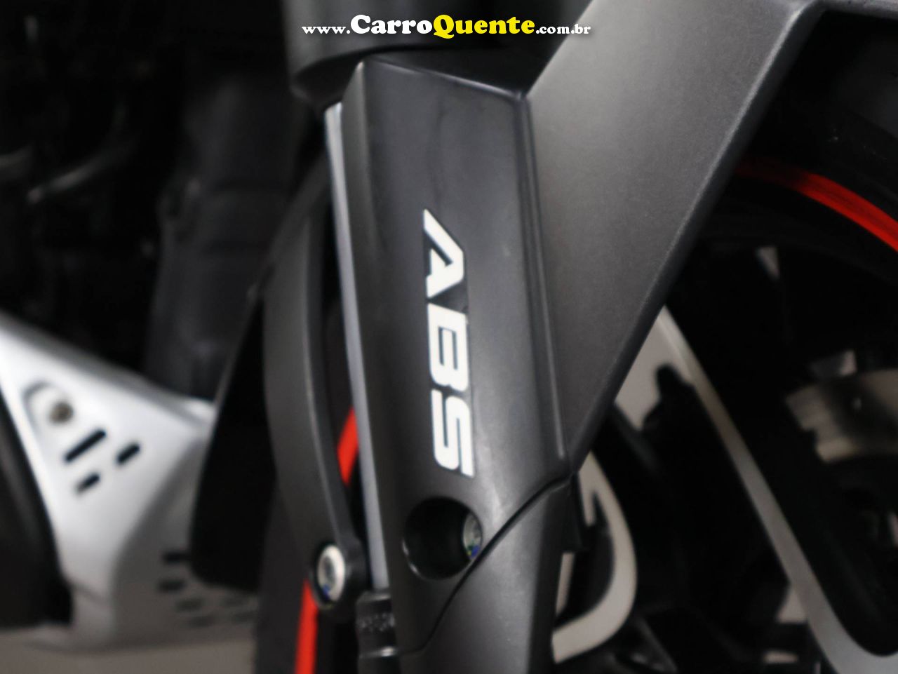 BAJAJ DOMINAR 400 ABS 2025 - Loja