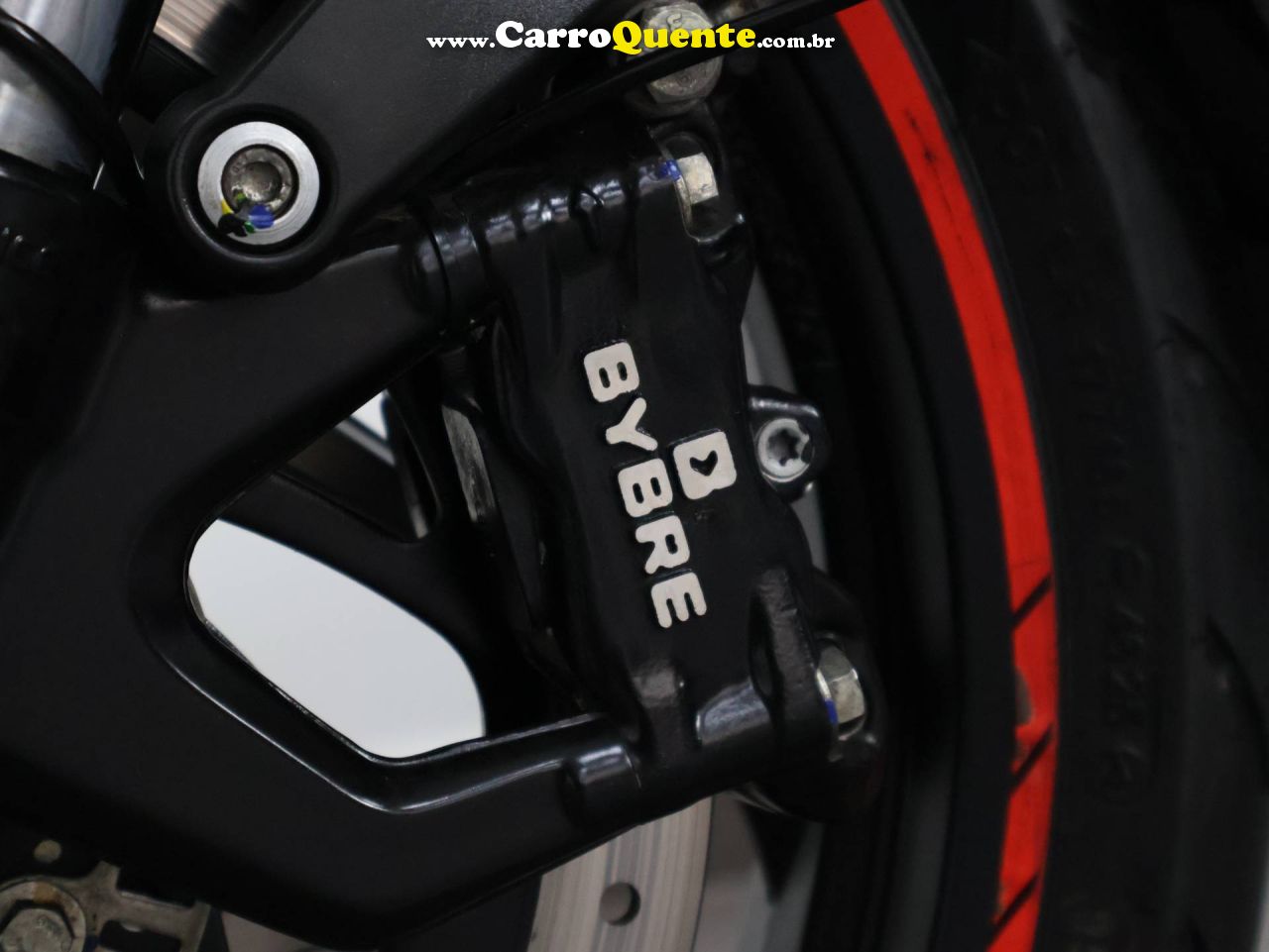 BAJAJ DOMINAR 400 ABS 2025 - Loja