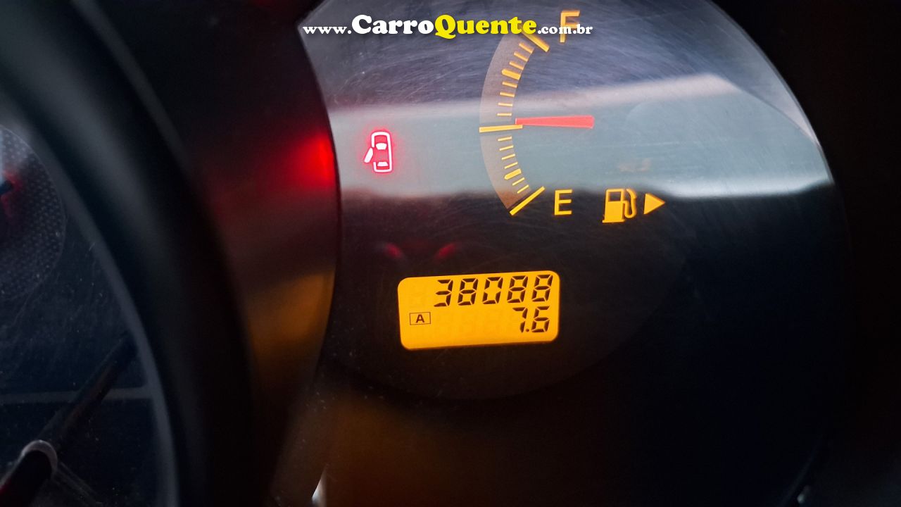 NISSAN   LIVINA S 1.6 16V FLEX FUEL MEC.   VERMELHO 2010 1.6 FLEX - Loja