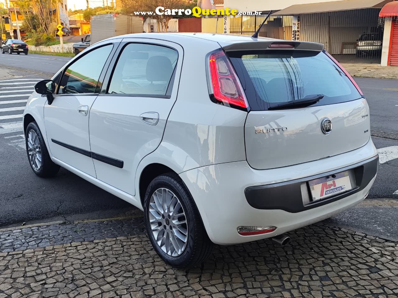 FIAT   PUNTO ESSENCE 1.6 FLEX 16V 5P   BRANCO 2013 1.6 FLEX - Loja