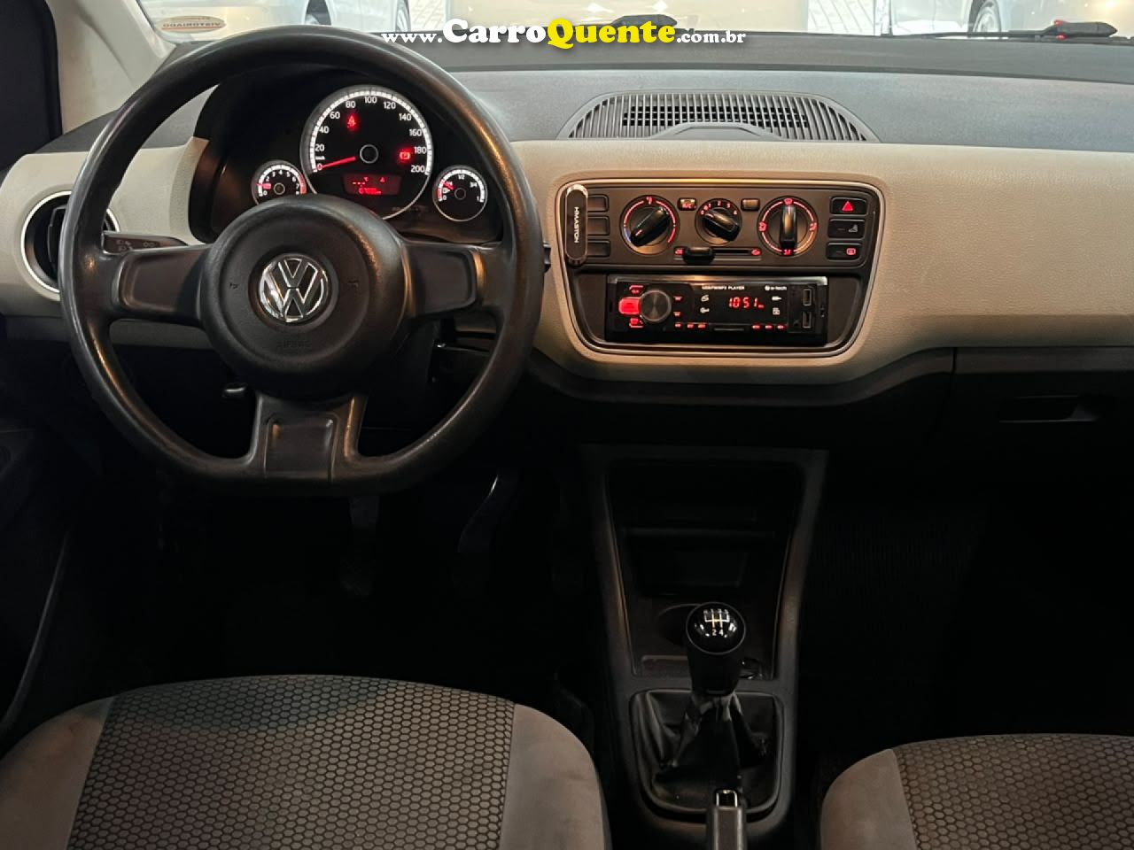 VOLKSWAGEN   UP! MOVE 1.0 TOTAL FLEX 12V 5P   PRATA 2015 1.0 FLEX - Loja