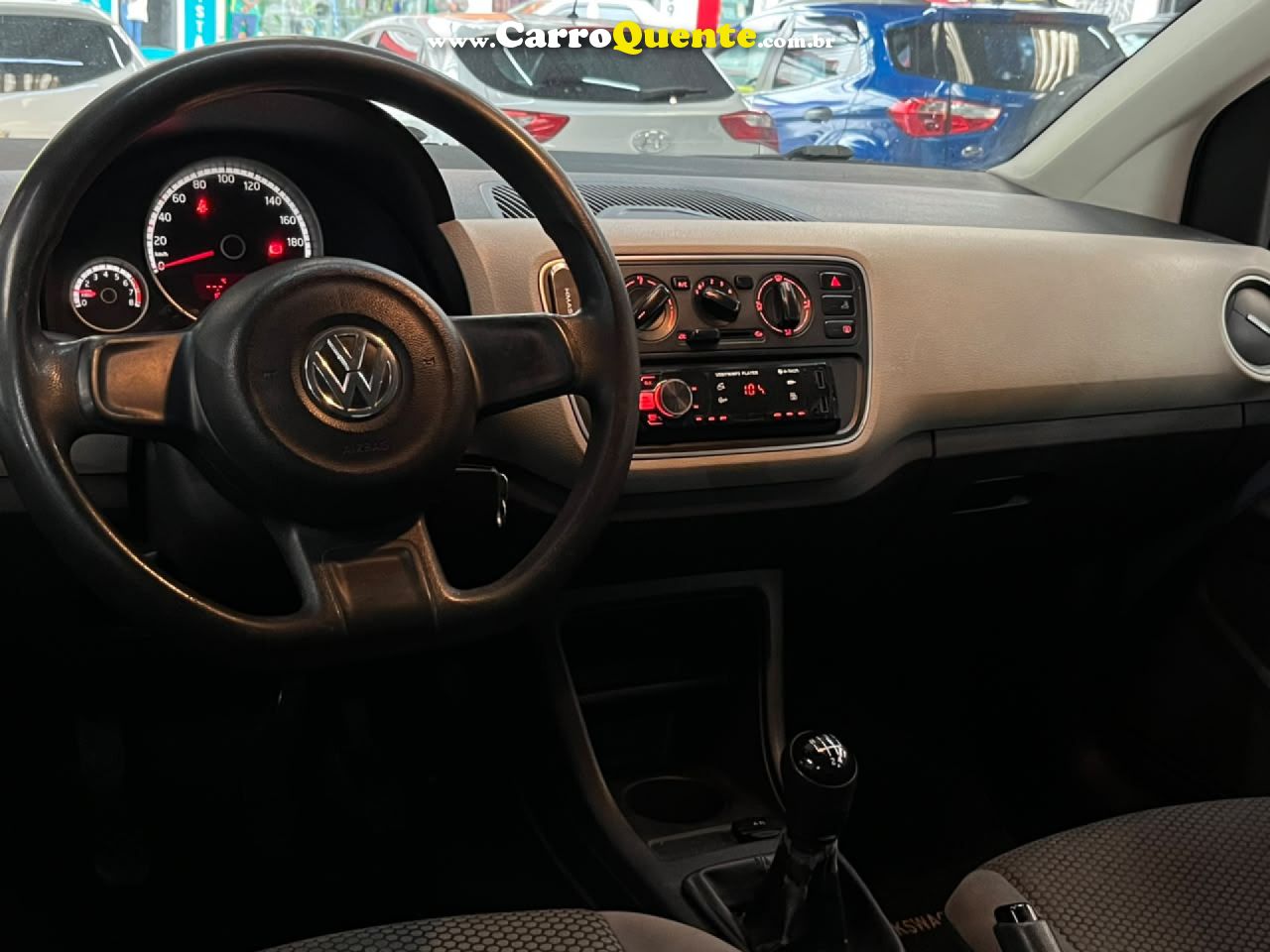 VOLKSWAGEN   UP! MOVE 1.0 TOTAL FLEX 12V 5P   PRATA 2015 1.0 FLEX - Loja