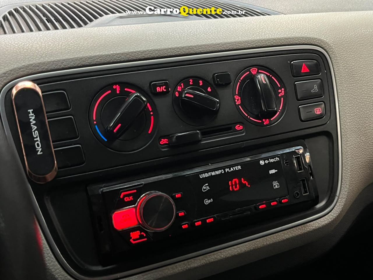 VOLKSWAGEN   UP! MOVE 1.0 TOTAL FLEX 12V 5P   PRATA 2015 1.0 FLEX - Loja
