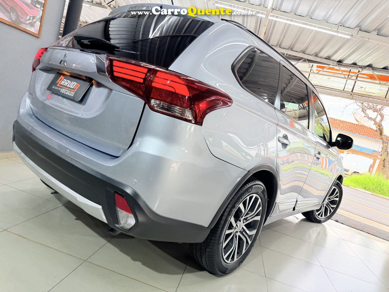 MITSUBISHI   OUTLANDER 2.0 16V 160CV AUT.   PRATA 2016 2.0 GASOLINA - Loja