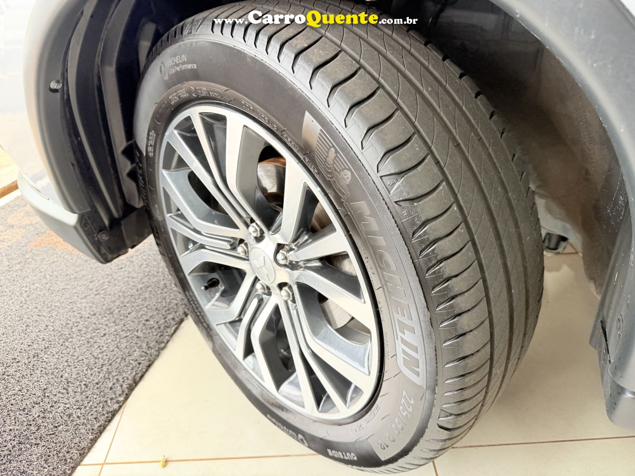 MITSUBISHI   OUTLANDER 2.0 16V 160CV AUT.   PRATA 2016 2.0 GASOLINA - Loja