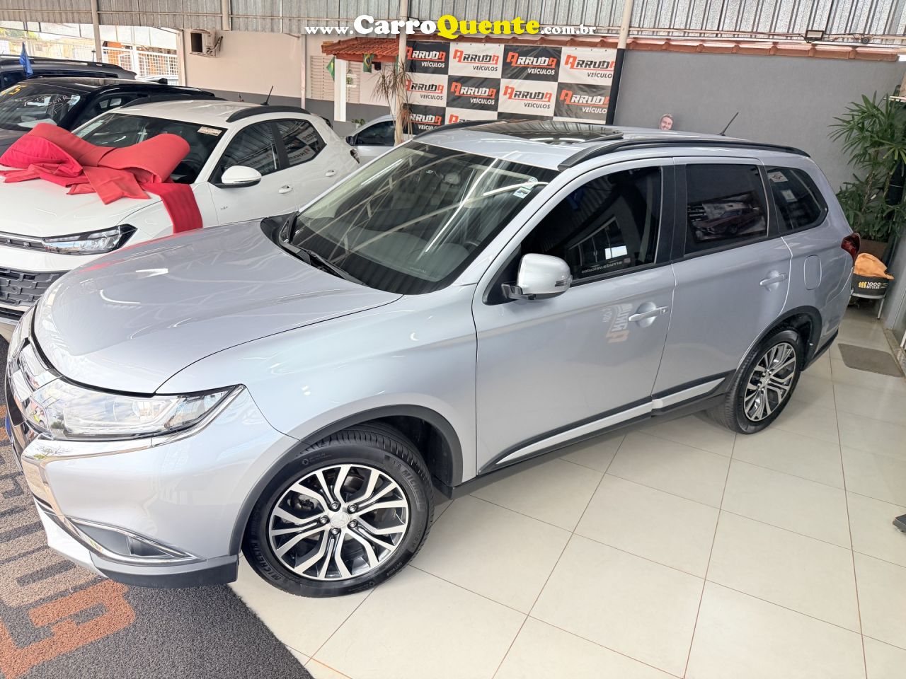 MITSUBISHI   OUTLANDER 2.0 16V 160CV AUT.   PRATA 2016 2.0 GASOLINA - Loja