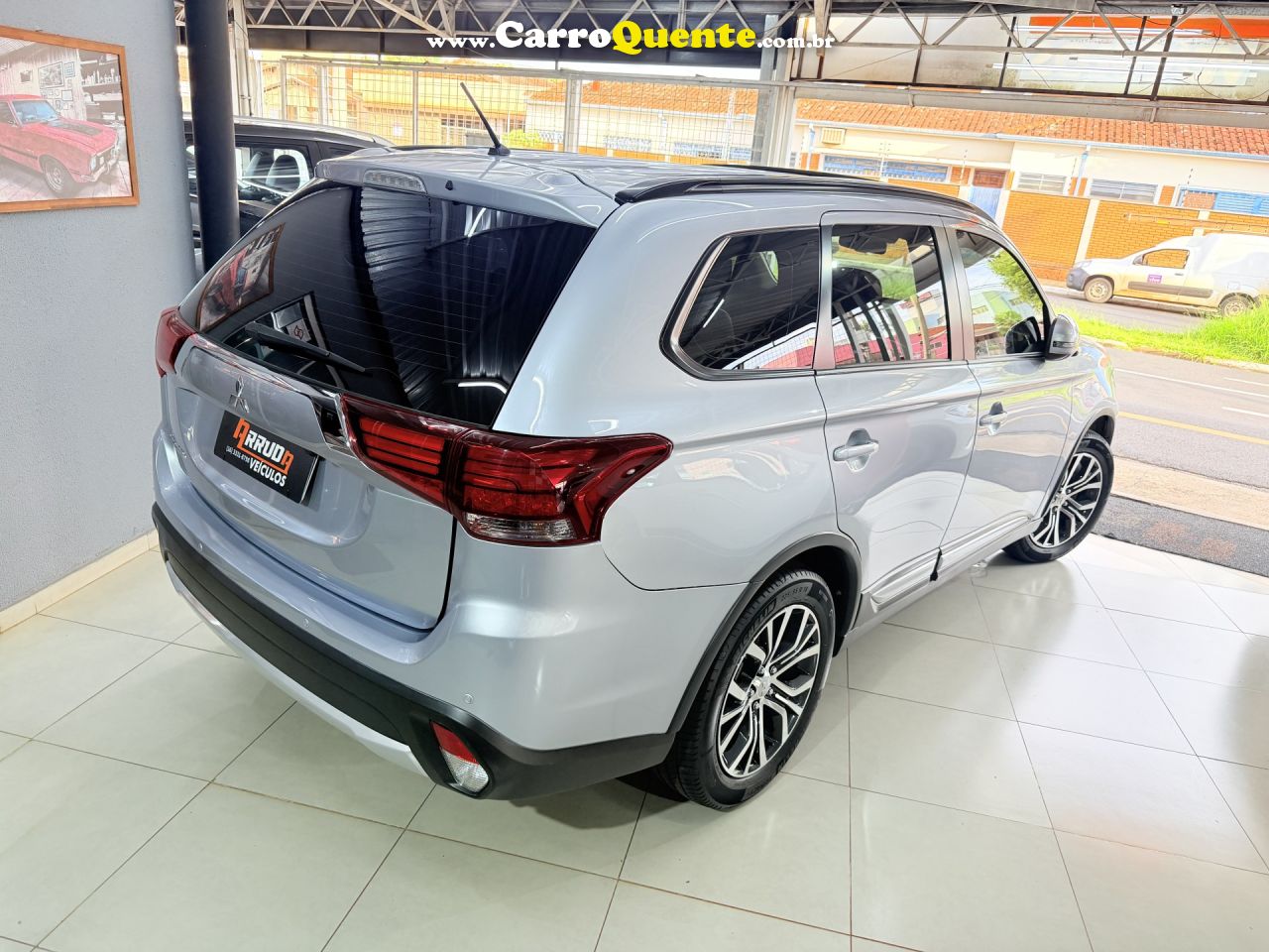 MITSUBISHI   OUTLANDER 2.0 16V 160CV AUT.   PRATA 2016 2.0 GASOLINA - Loja
