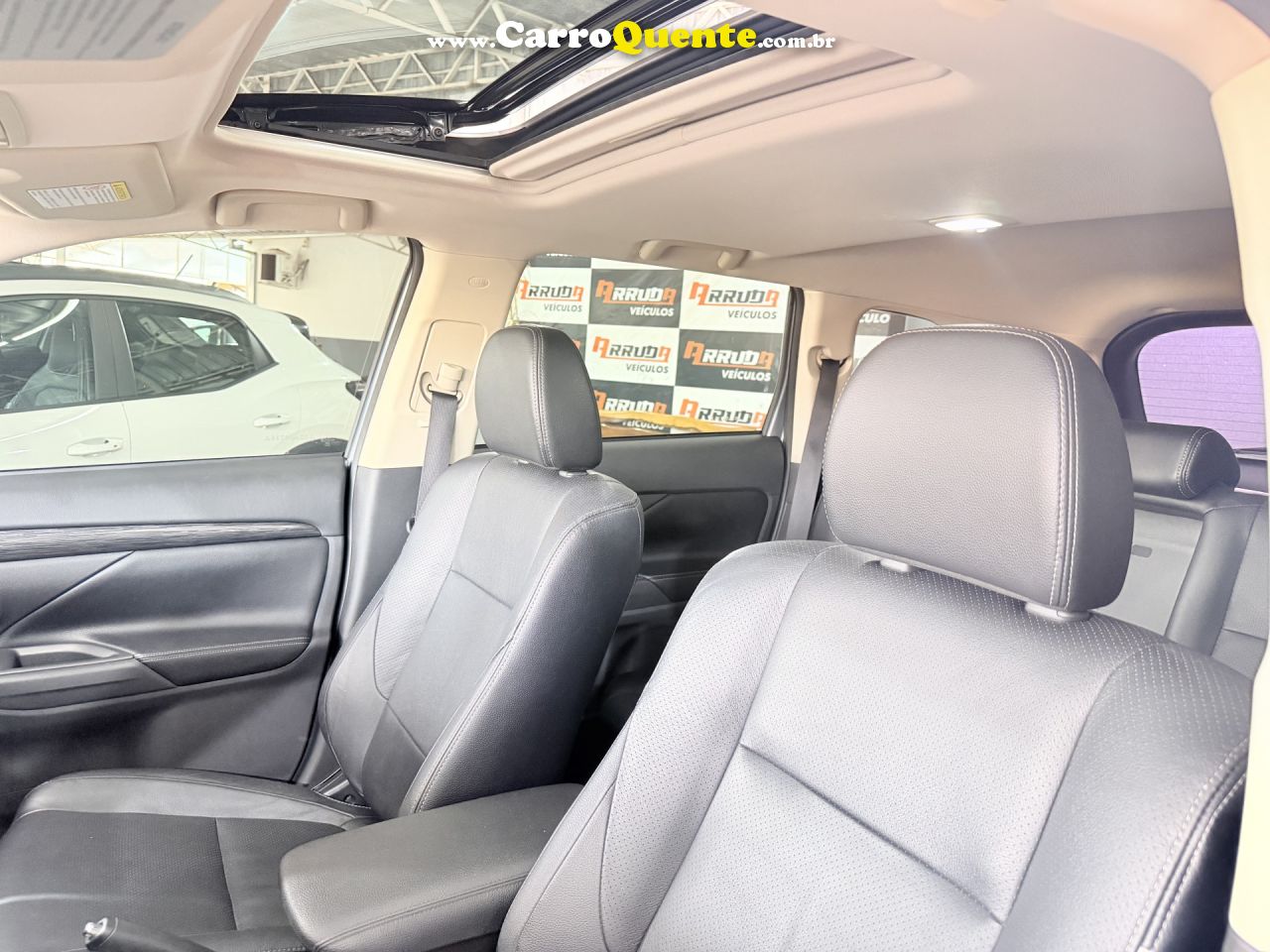 MITSUBISHI   OUTLANDER 2.0 16V 160CV AUT.   PRATA 2016 2.0 GASOLINA - Loja