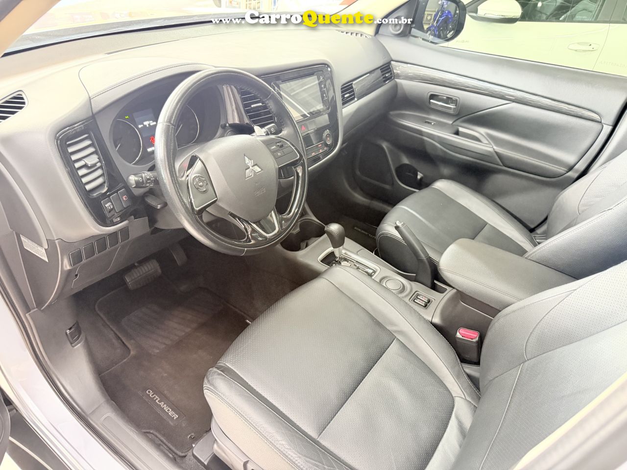 MITSUBISHI   OUTLANDER 2.0 16V 160CV AUT.   PRATA 2016 2.0 GASOLINA - Loja