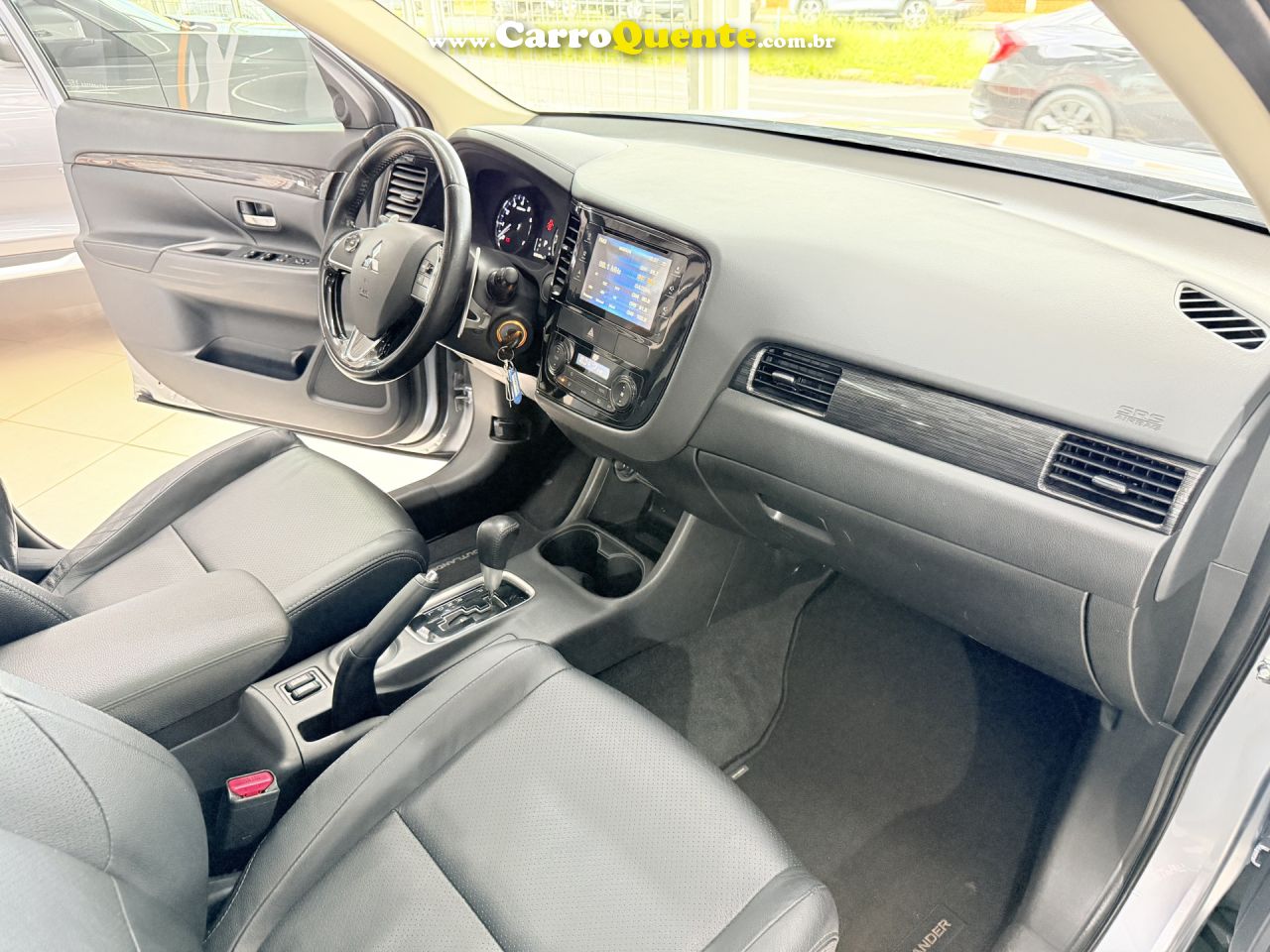 MITSUBISHI   OUTLANDER 2.0 16V 160CV AUT.   PRATA 2016 2.0 GASOLINA - Loja