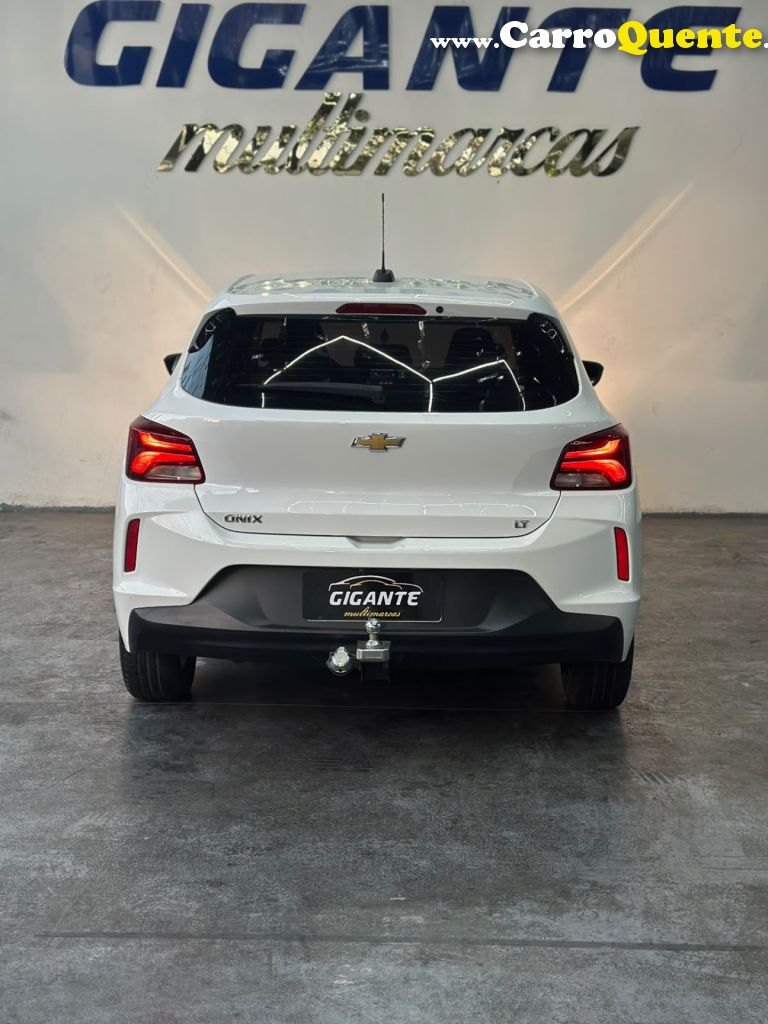 CHEVROLET   ONIX HATCH LT 1.0 12V FLEX 5P MEC.   BRANCO 2023 1.0 FLEX - Loja