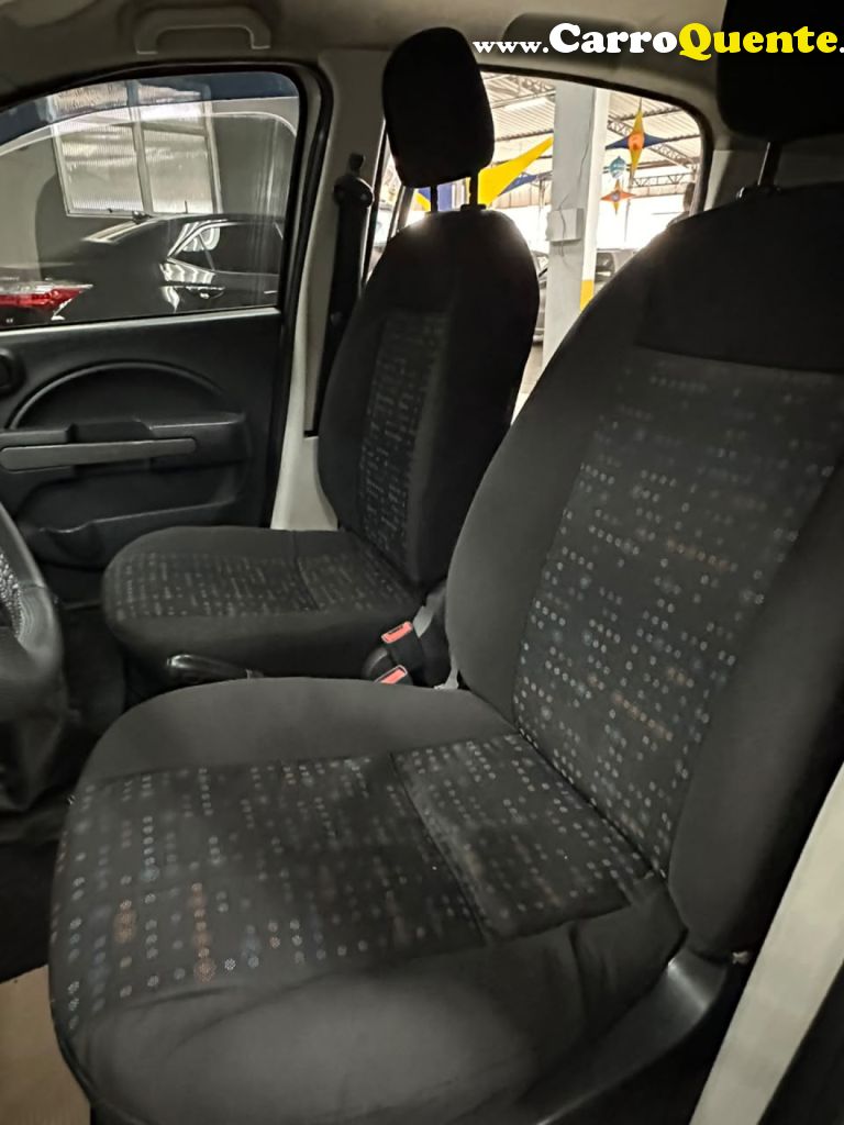 FIAT   UNO VIVACE CELEB. 1.0 EVO F.FLEX 8V 5P   PRATA 2014 1.0 FLEX - Loja
