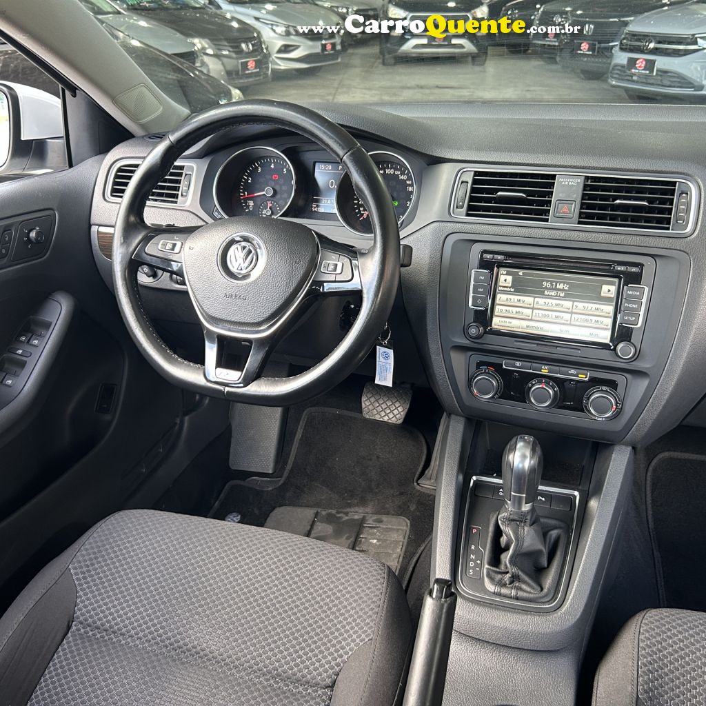 VOLKSWAGEN   JETTA COMFORTLINE 2.0 T.FLEX 8V 4P TIPT.   BRANCO 2015 2.0 GASOLINA - Loja